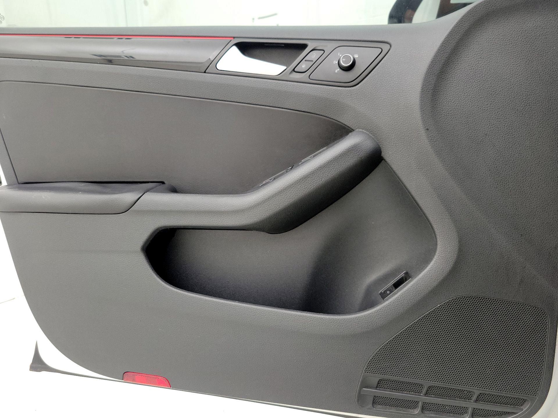 Thumbnail: 2016 Volkswagen Jetta - 12
