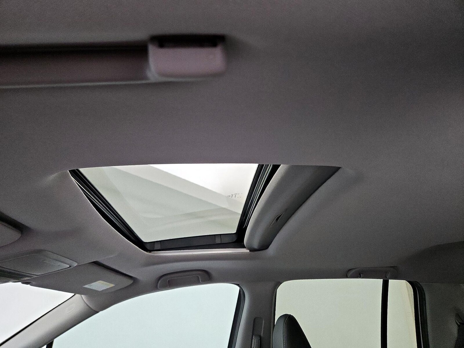 Sunroof(s) & Overhead Airbags