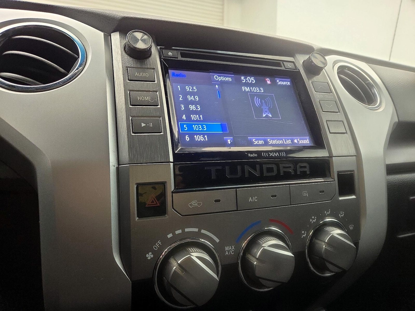 2014 Toyota Tundra SR5 - Photo 17