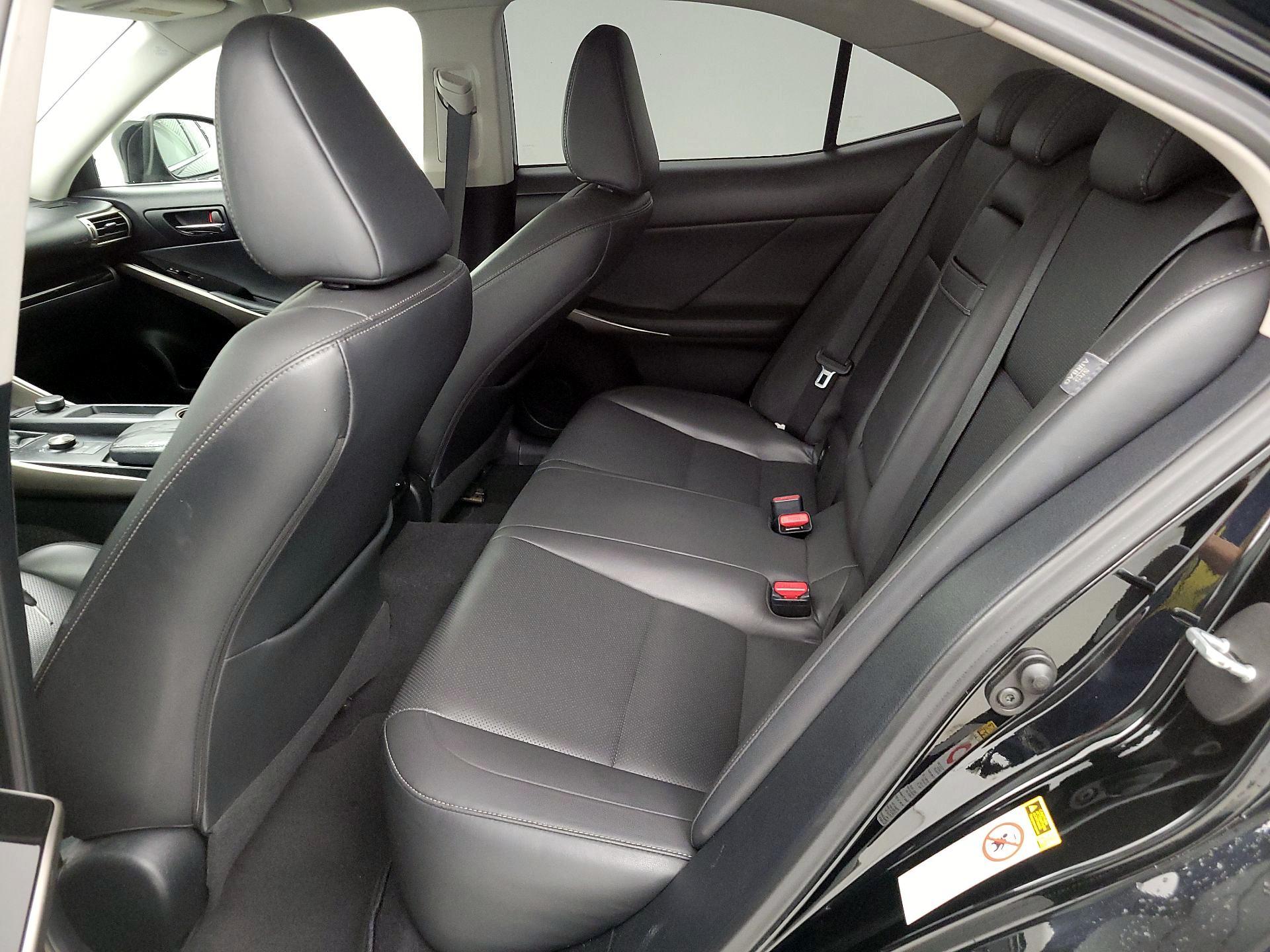 Thumbnail: 2016 Lexus IS - 18