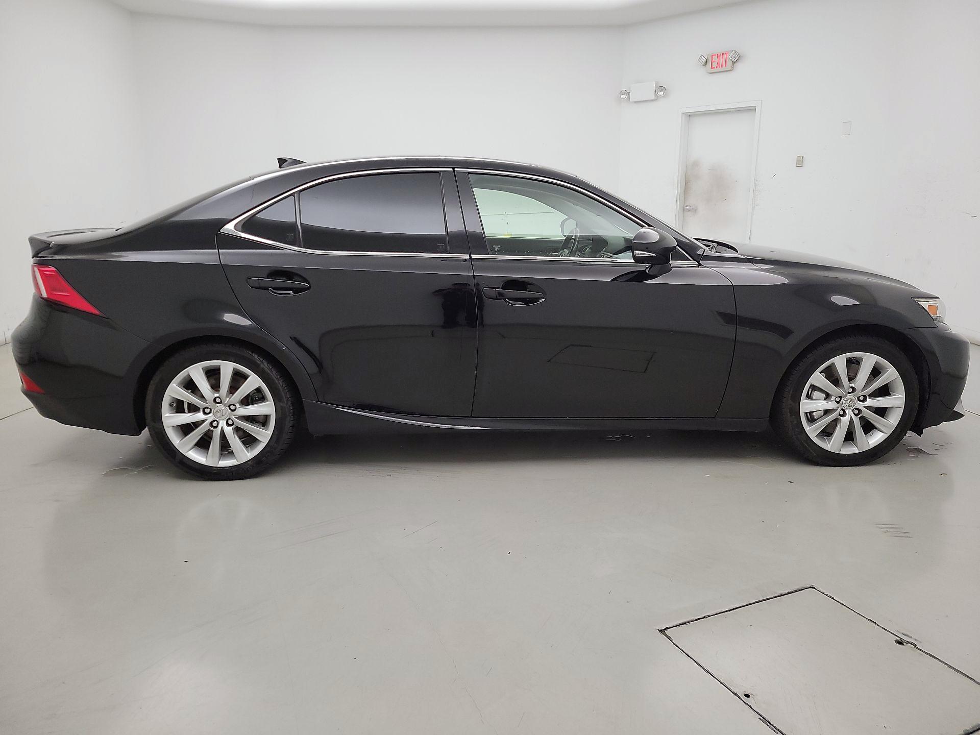 Thumbnail: 2016 Lexus IS - 4