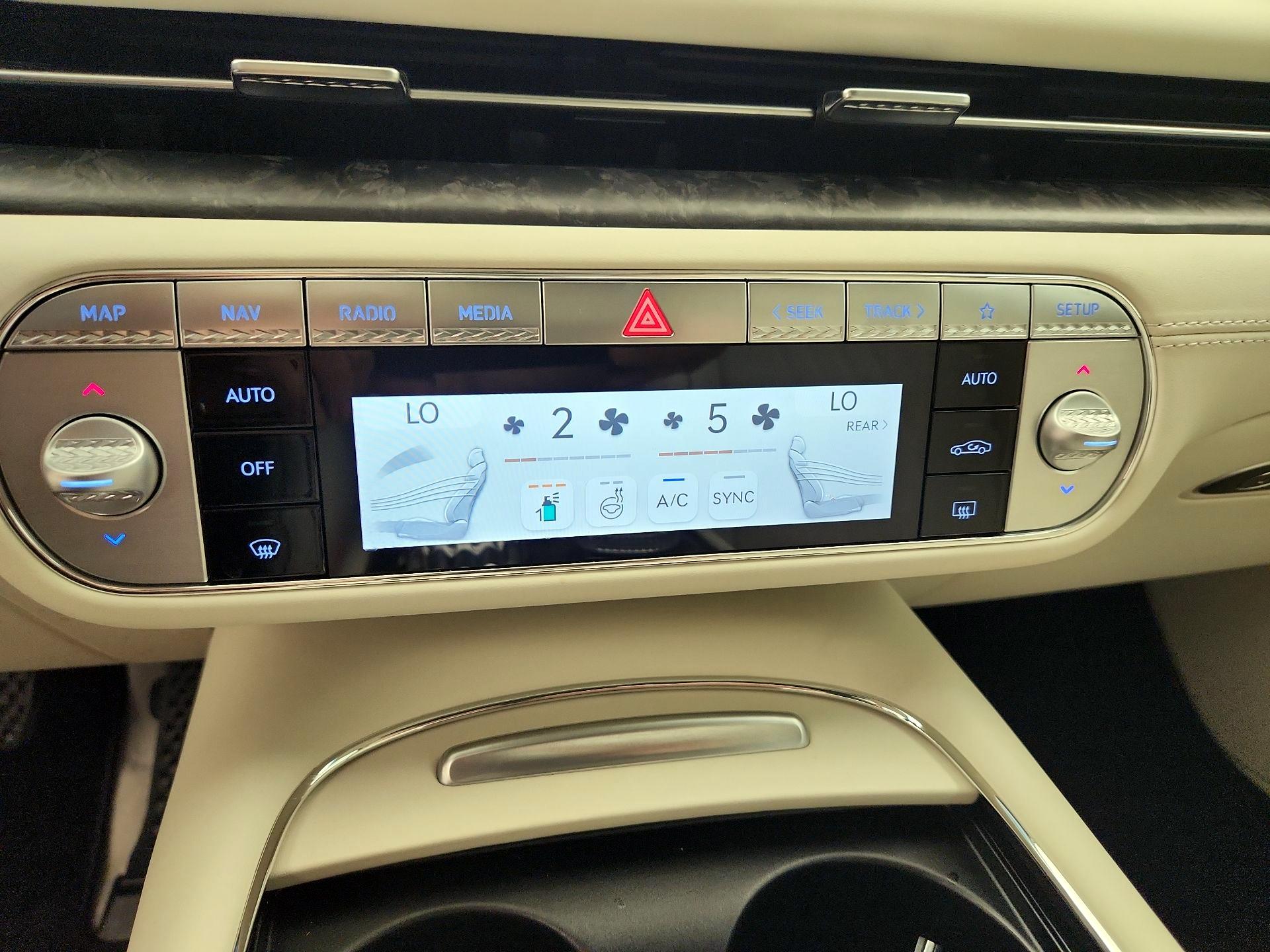 Thumbnail: 2025 Genesis G90 - 17