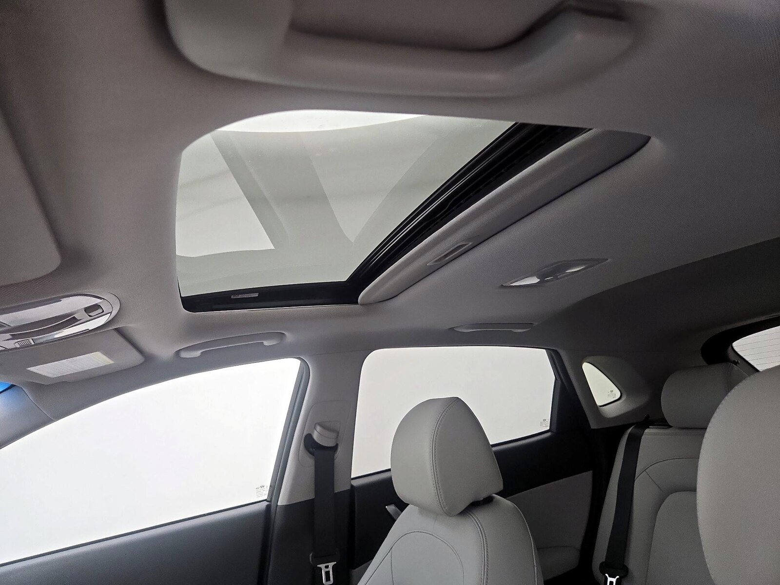 Sunroof(s) & Overhead Airbags
