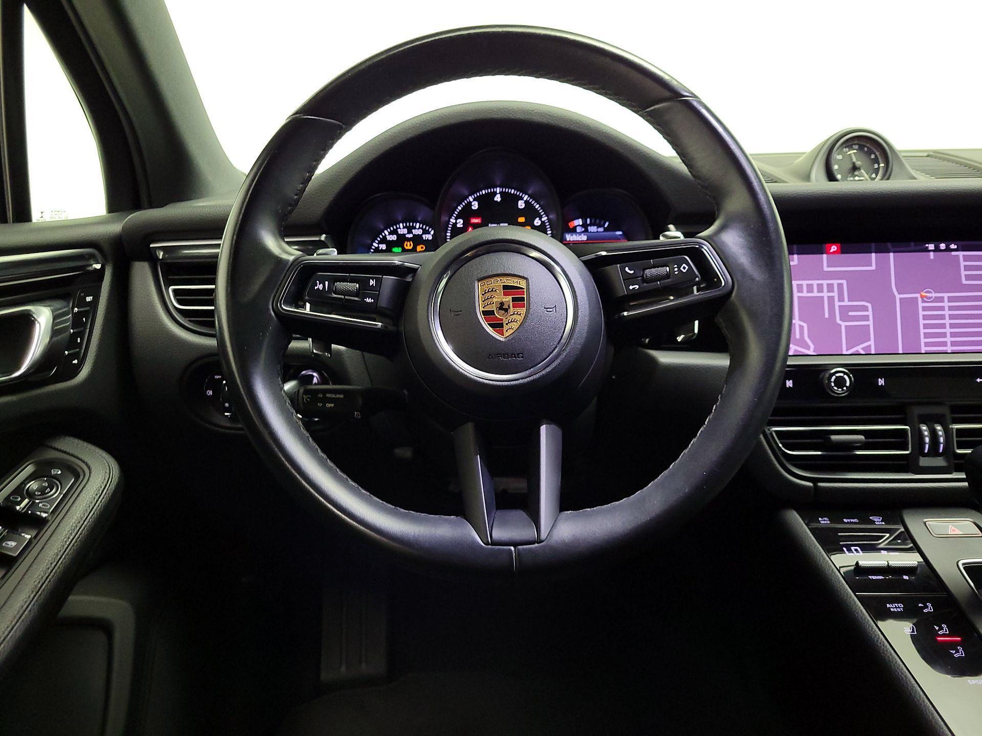 Thumbnail: 2022 Porsche Macan - 10