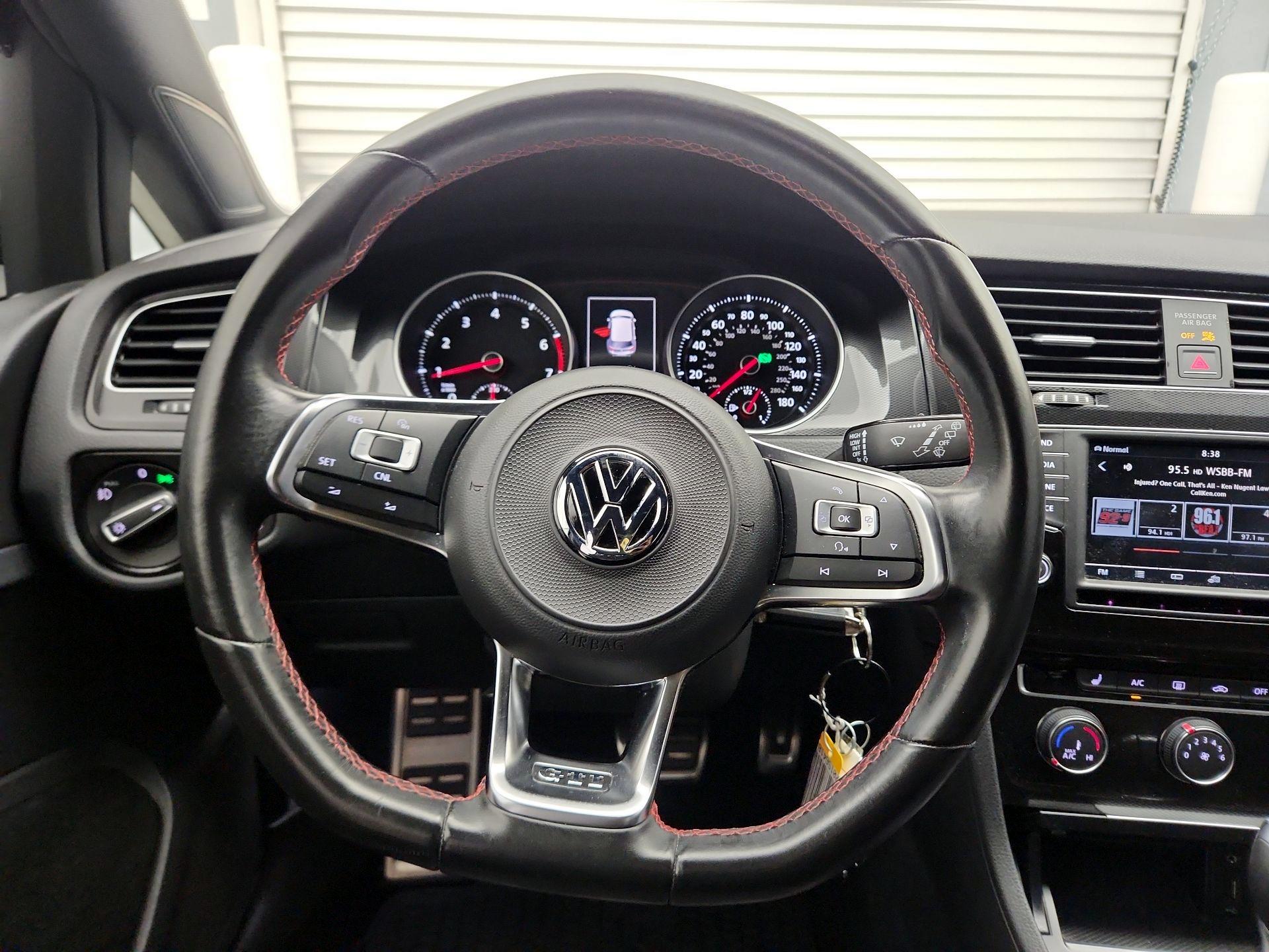 Thumbnail: 2017 Volkswagen Golf - 10