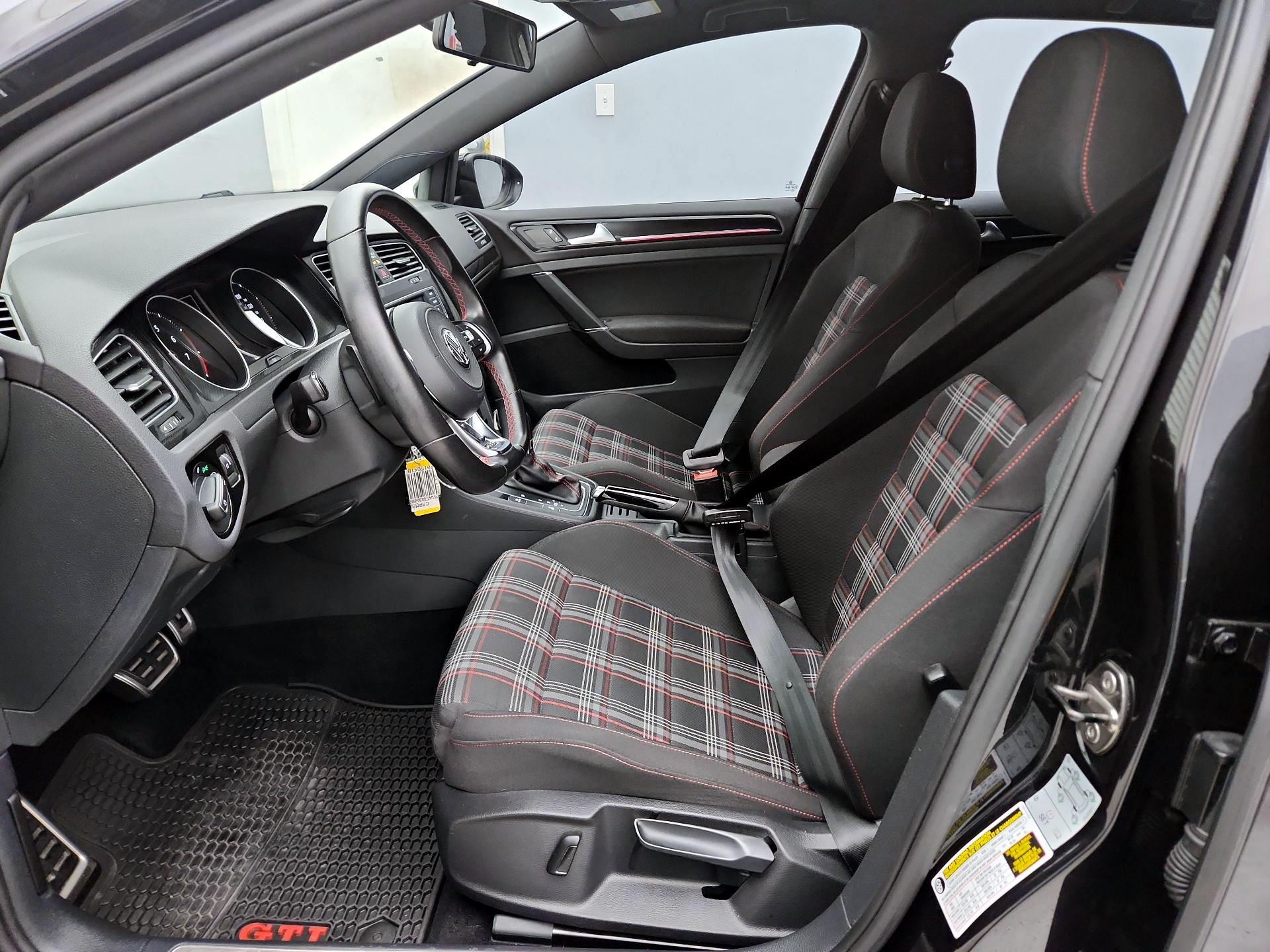Thumbnail: 2017 Volkswagen Golf - 11