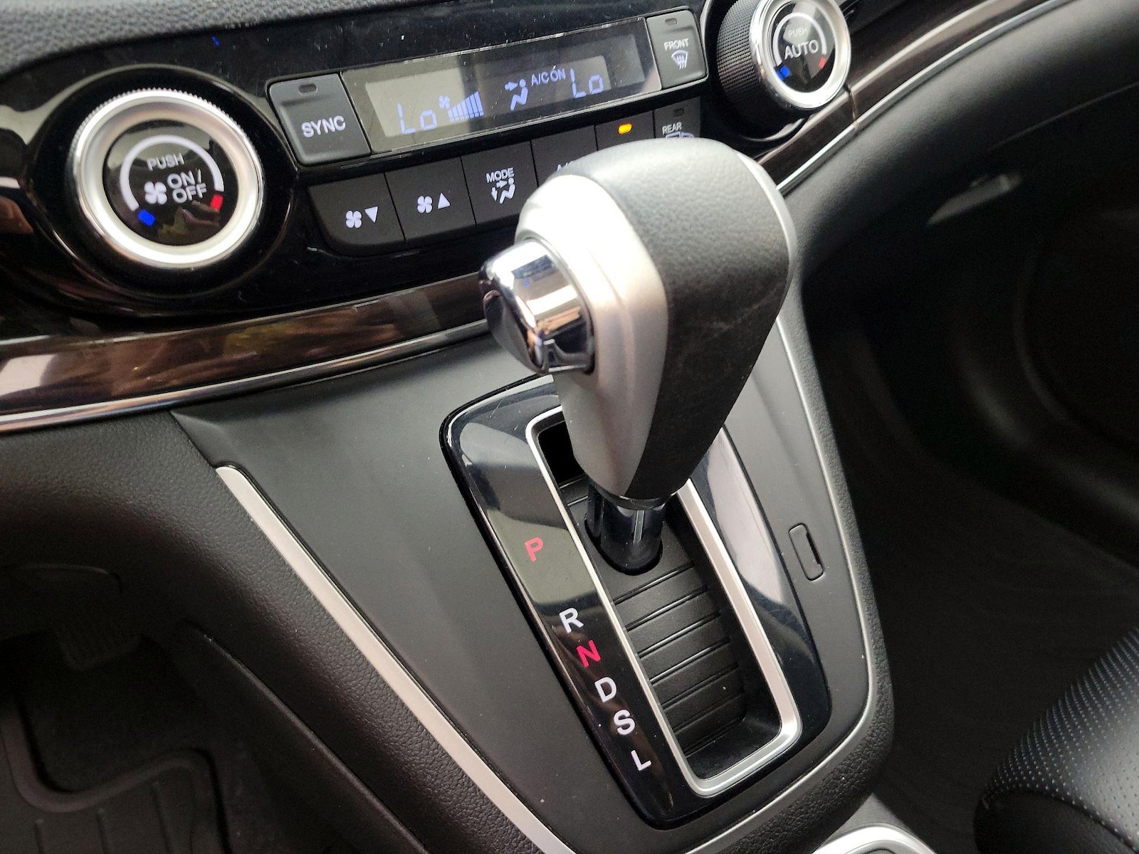 2015 Honda CR-V Touring - Photo 18