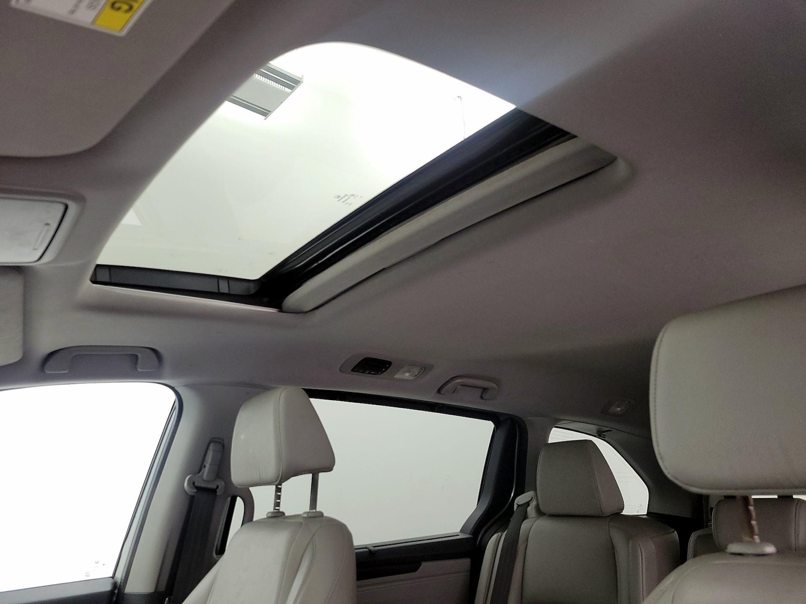 Sunroof(s) & Overhead Airbags