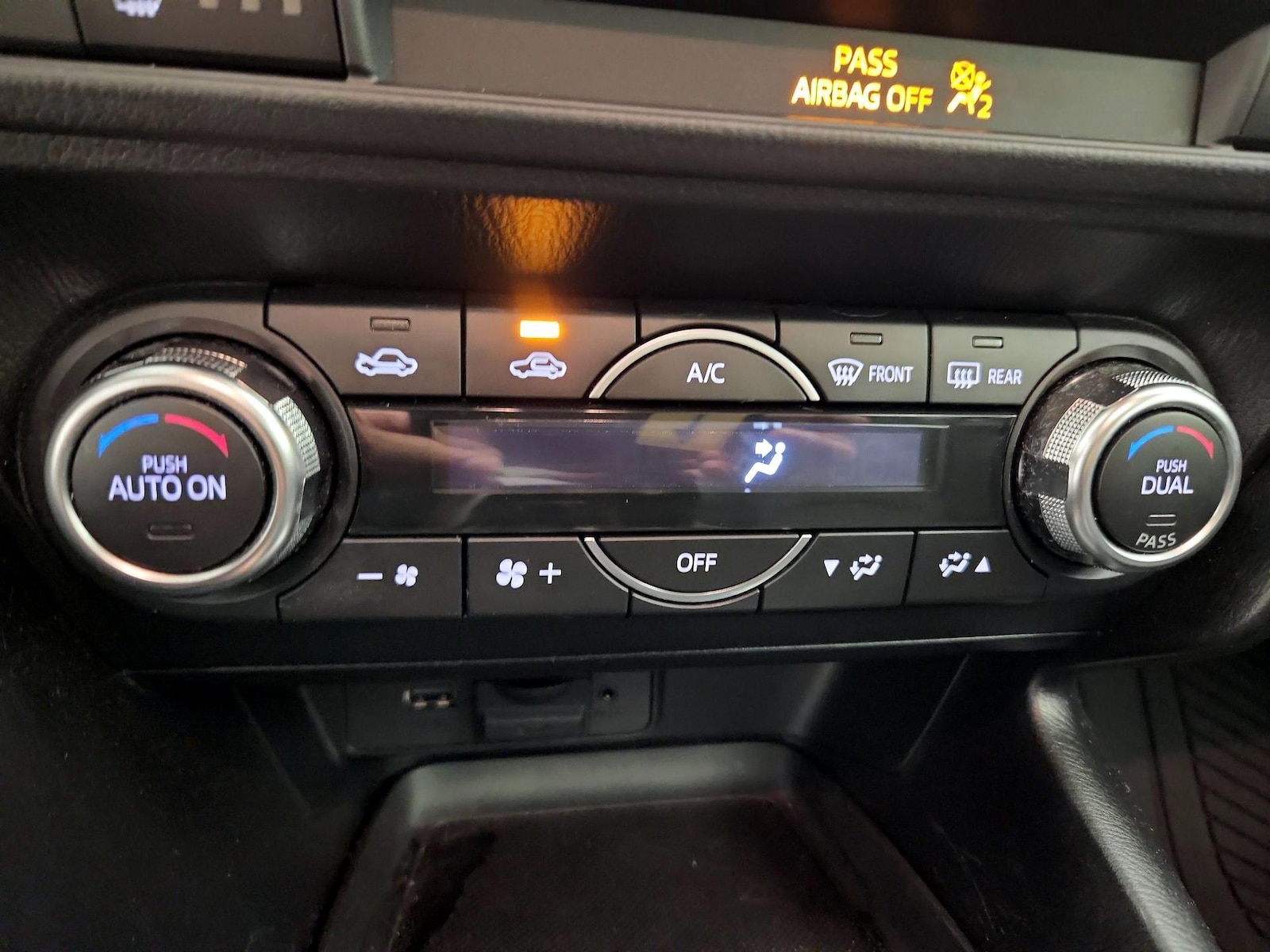 2017 Mazda Mazda3 Grand Touring - Photo 17