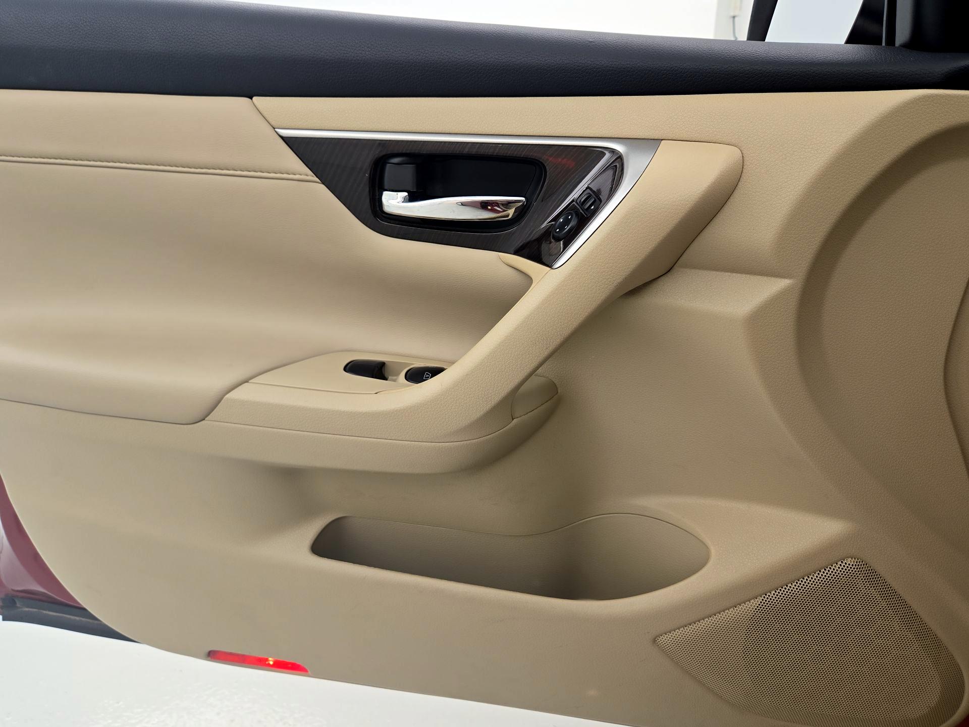Thumbnail: 2014 Nissan Altima - 12