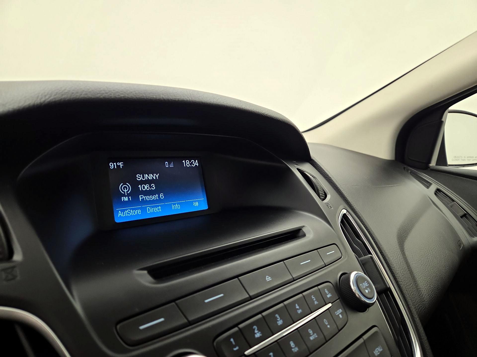 Thumbnail: 2015 Ford Focus - 15