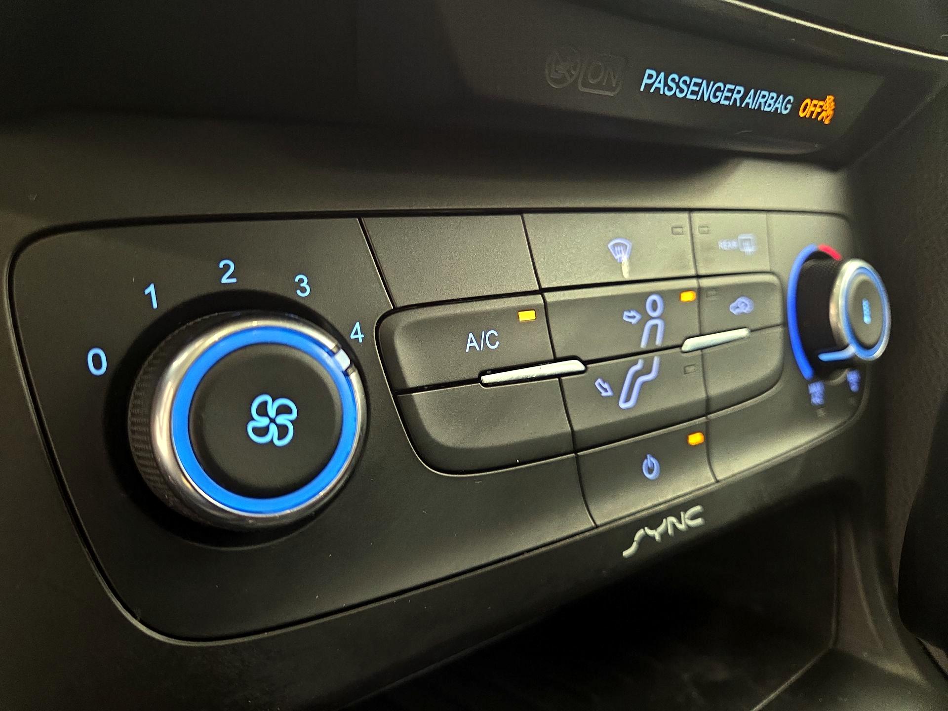 Thumbnail: 2015 Ford Focus - 16