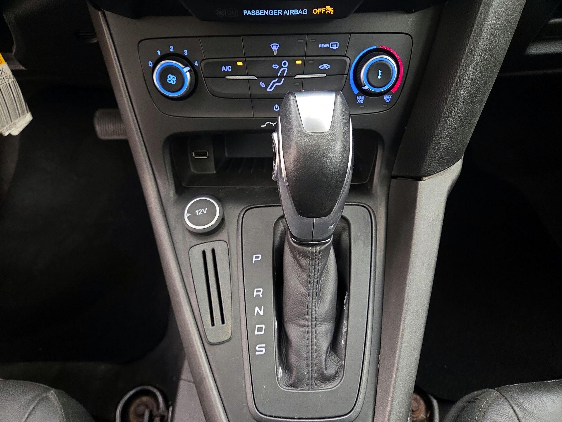 Thumbnail: 2015 Ford Focus - 17