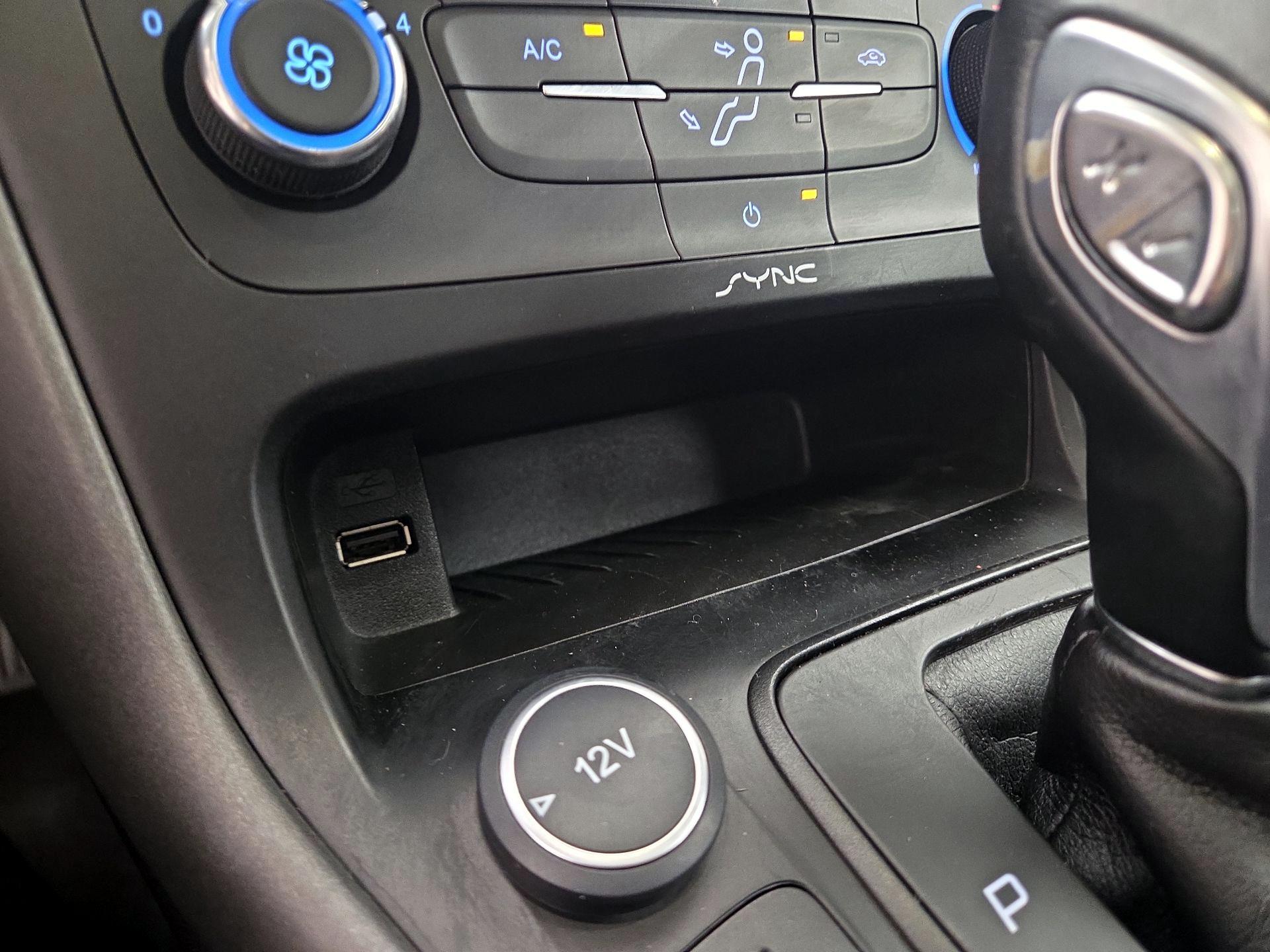 Thumbnail: 2015 Ford Focus - 18