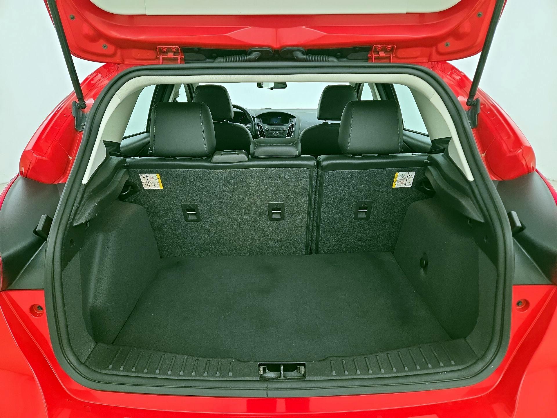 Thumbnail: 2015 Ford Focus - 20