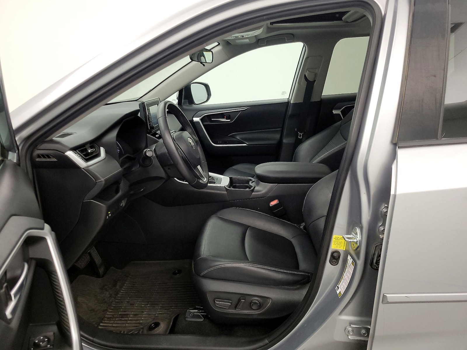 2021 Toyota RAV4 XLE Premium - Photo 12