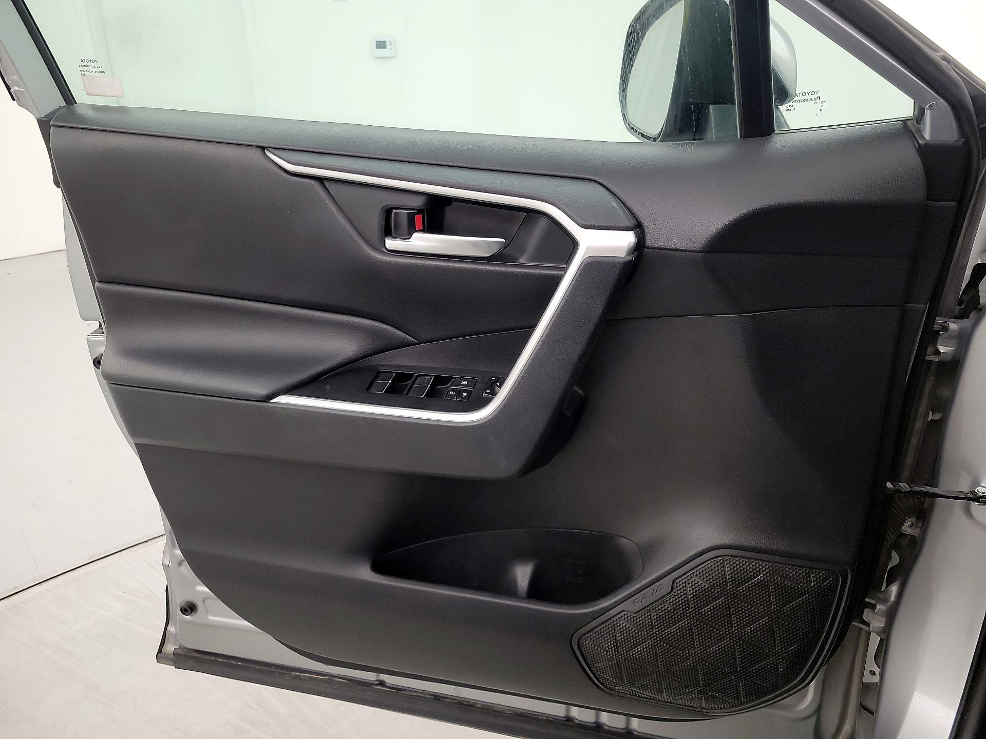 Thumbnail: 2021 Toyota RAV4 - 12