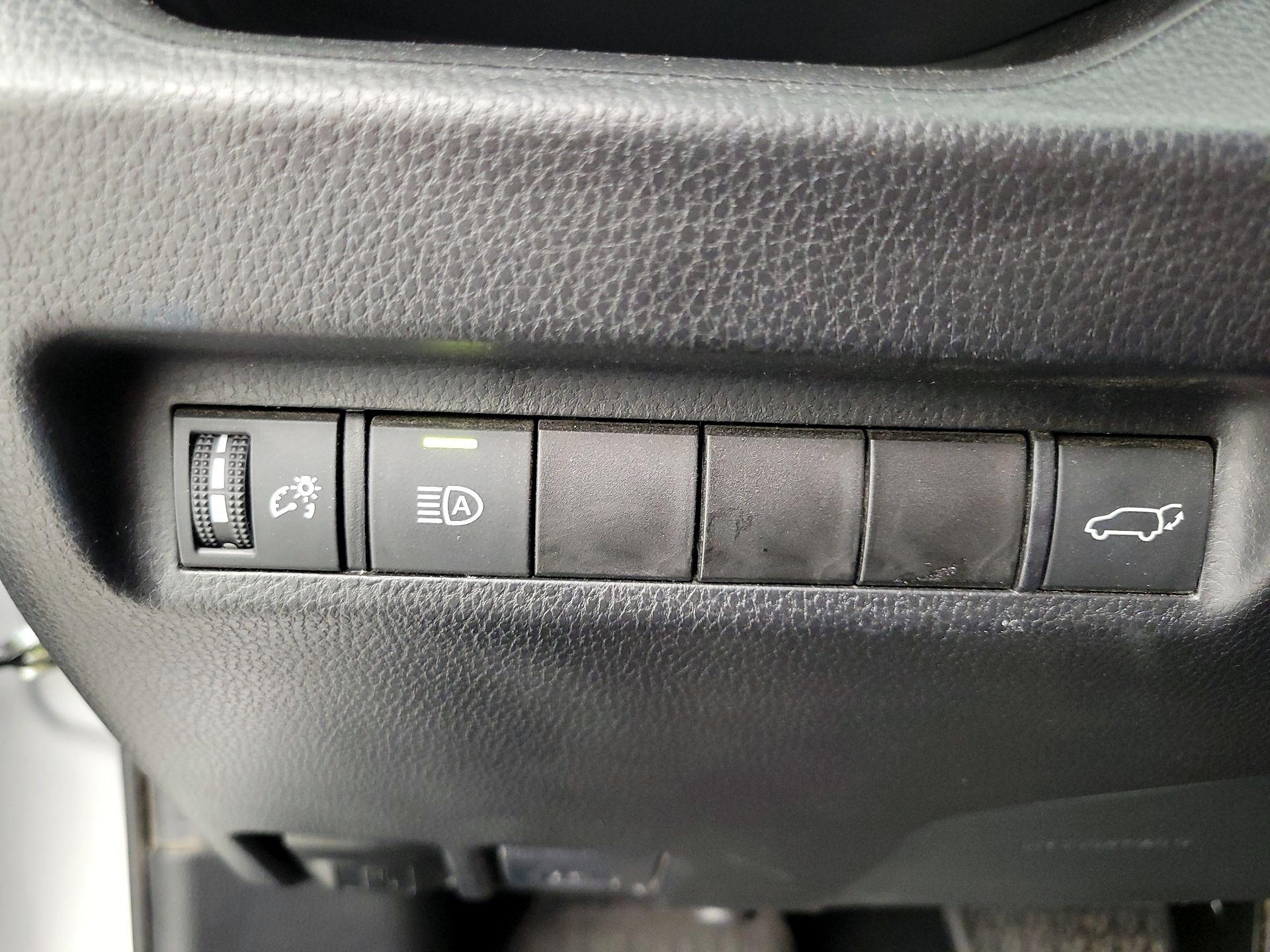 Thumbnail: 2021 Toyota RAV4 - 13