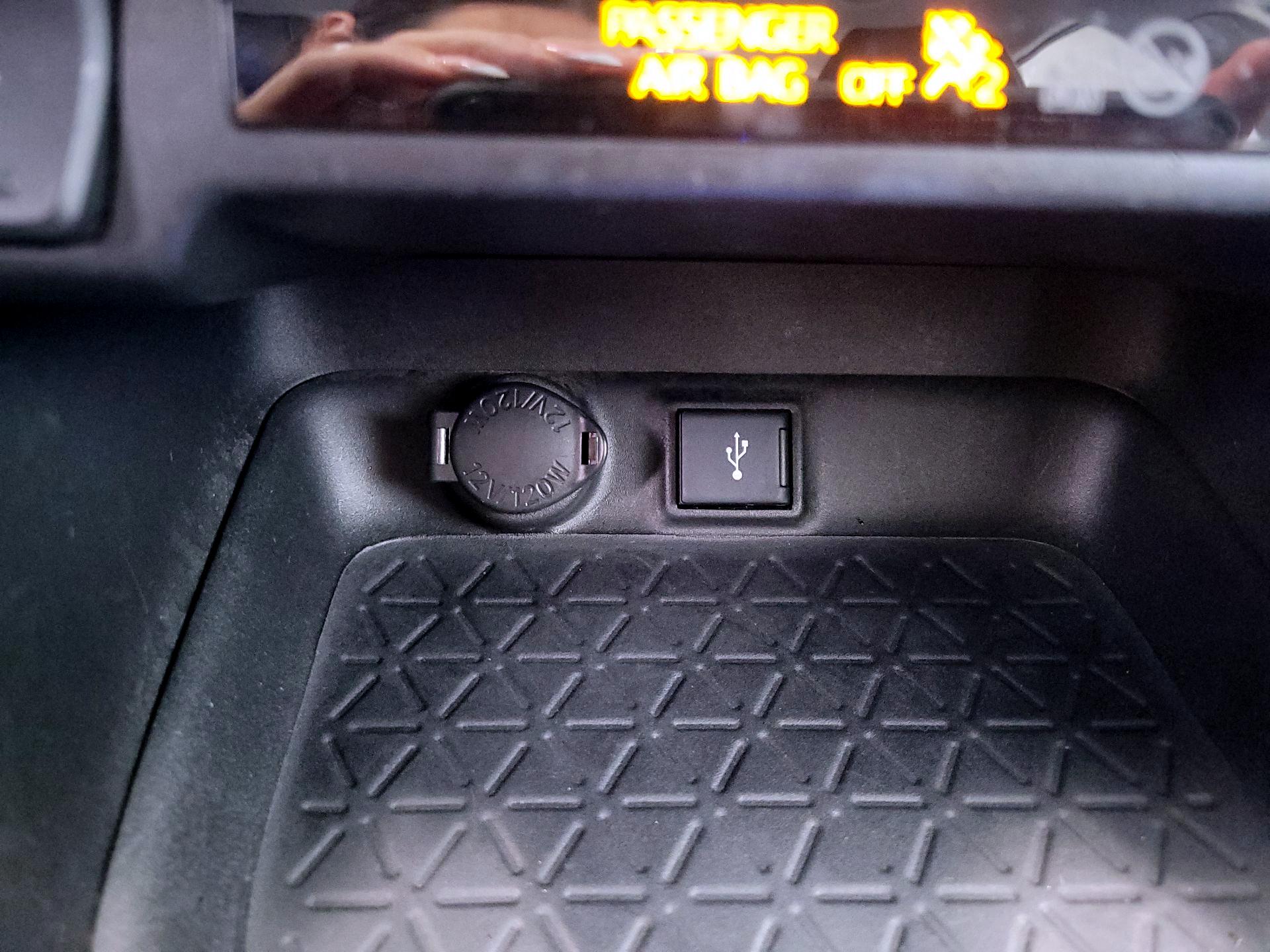 Thumbnail: 2021 Toyota RAV4 - 18