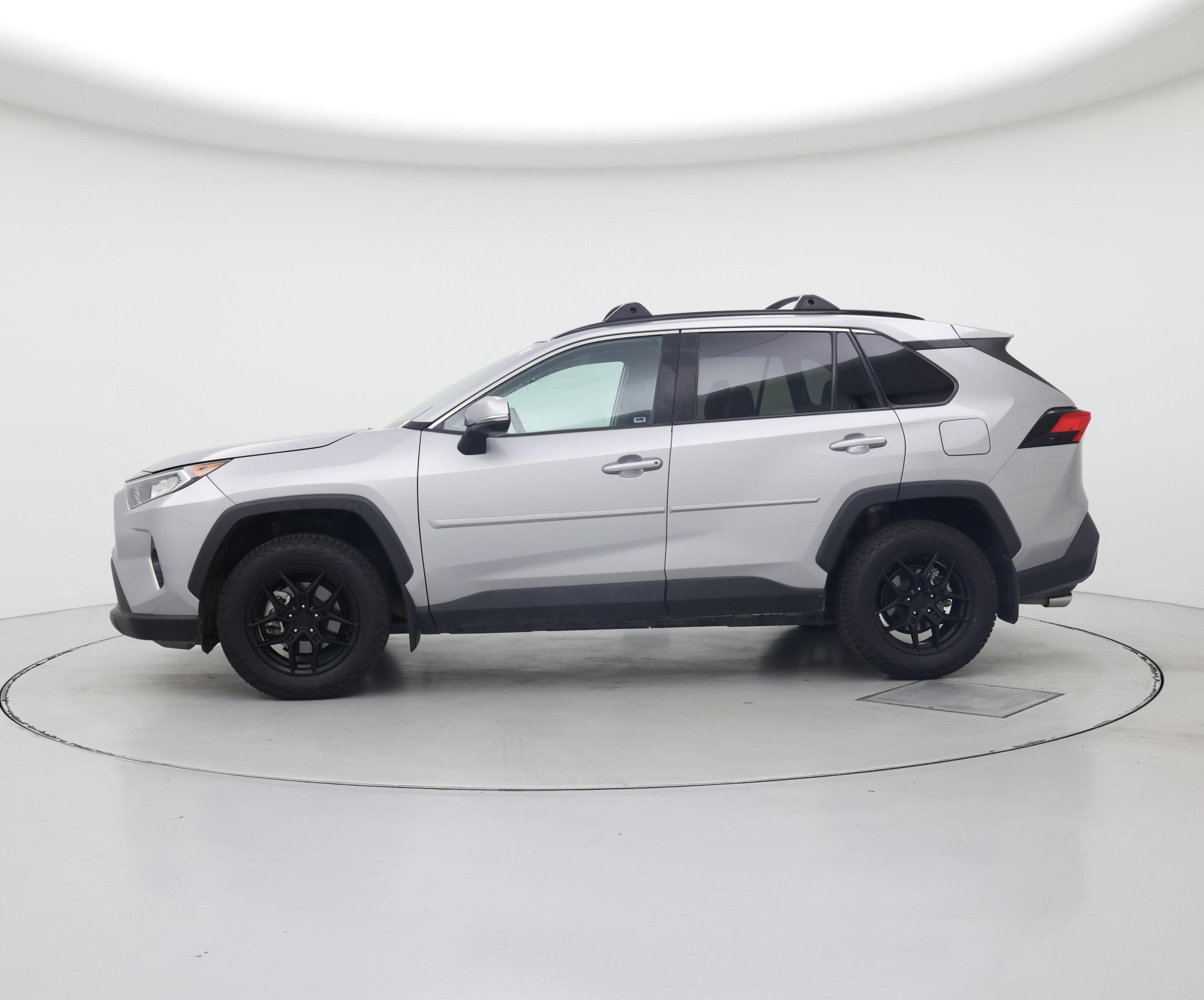 Thumbnail: 2021 Toyota RAV4 - 3