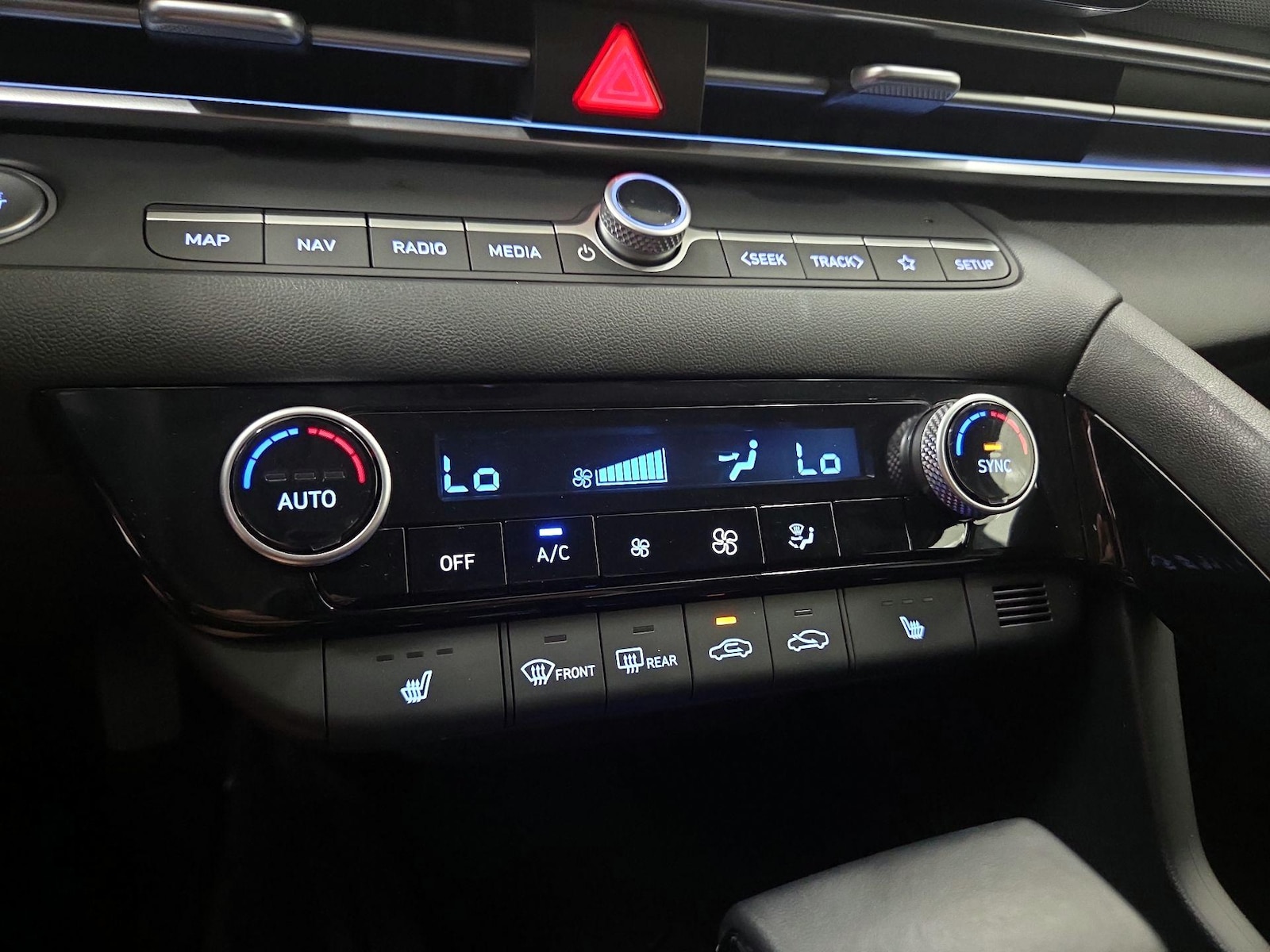 2024 Hyundai Elantra SEL - Photo 18