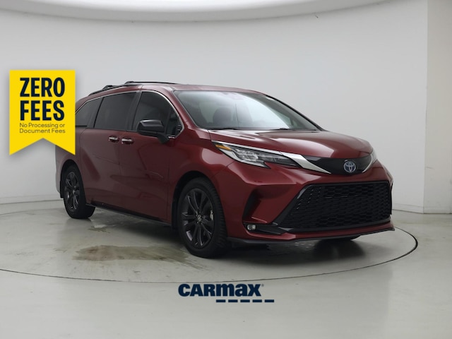 Red (Burgundy) 2022 Toyota Sienna Minivan Front-Wheel Drive Automatic