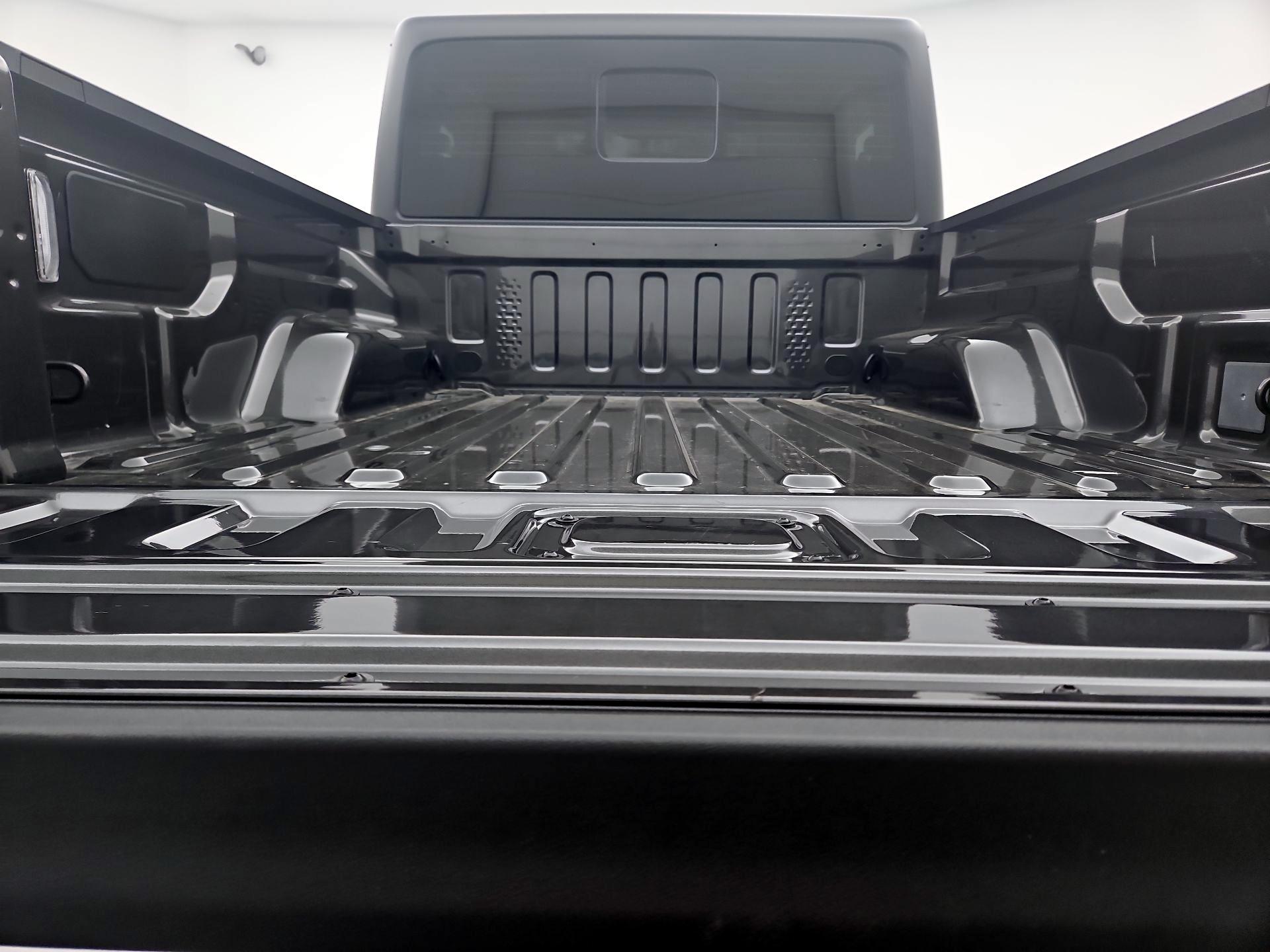 Thumbnail: 2025 Jeep Gladiator - 20