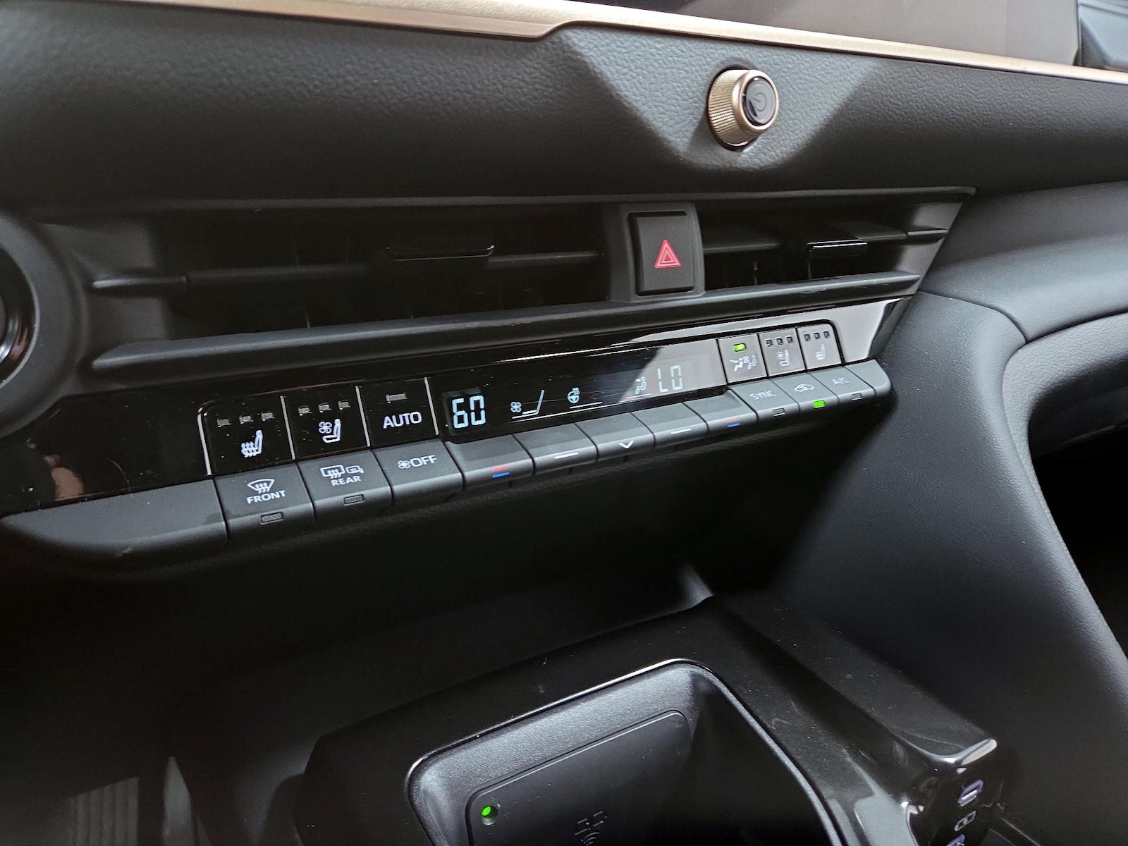 2026 Toyota Crown XLE - Photo 13