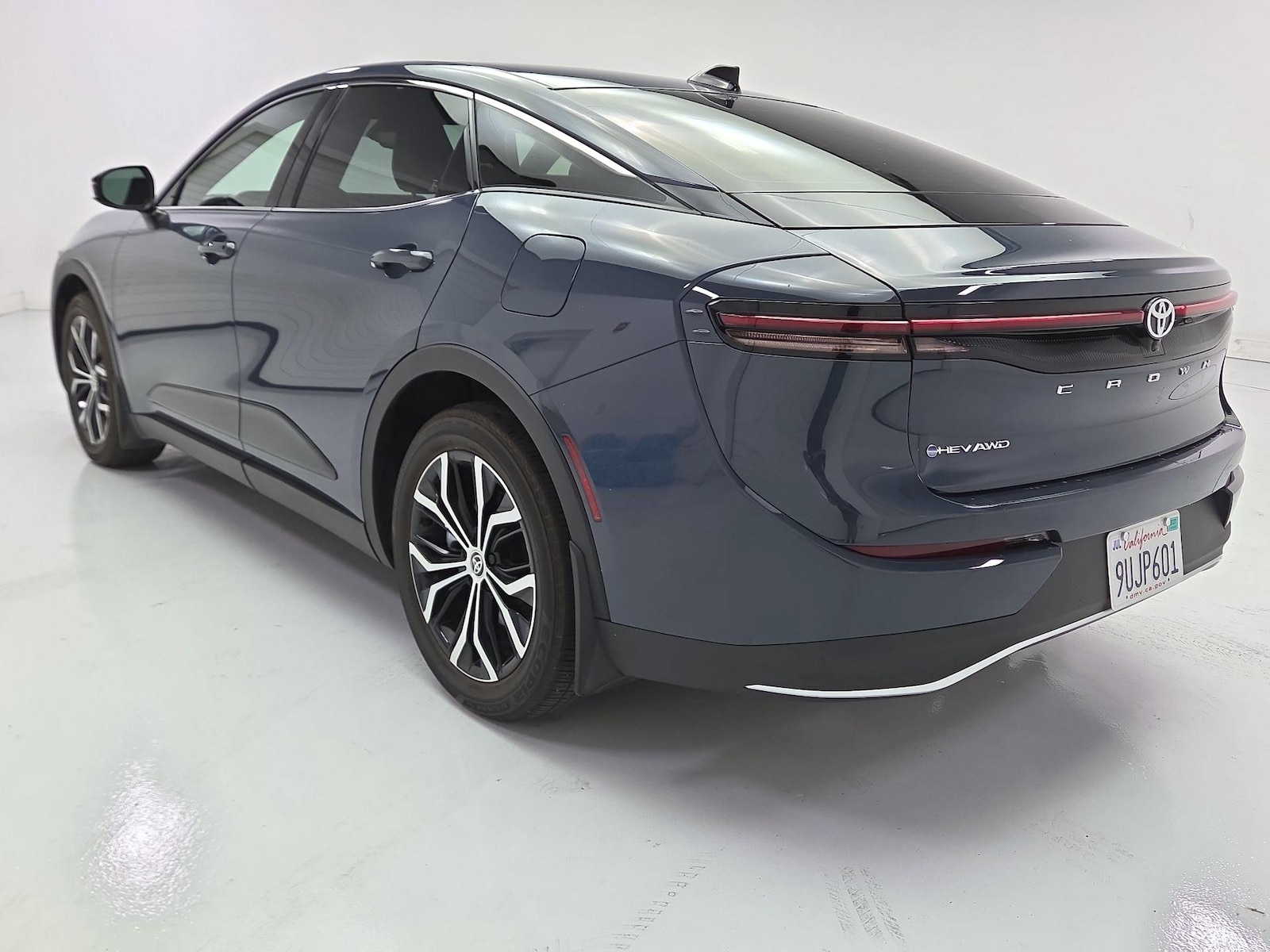 2026 Toyota Crown XLE - Photo 7