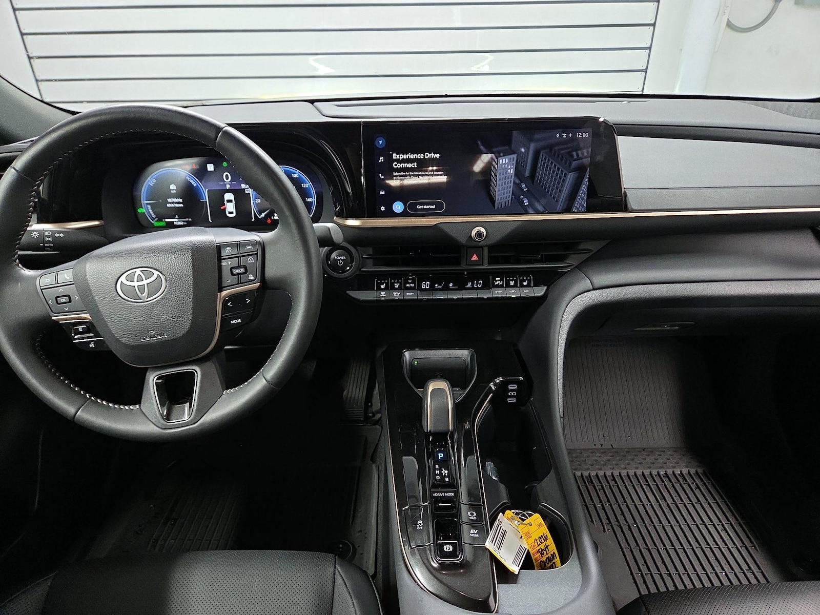 2026 Toyota Crown XLE - Photo 8