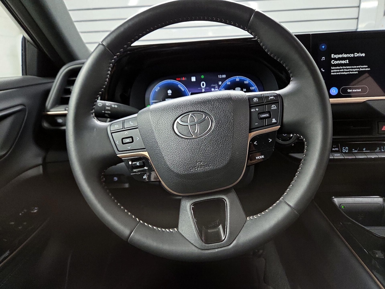 2026 Toyota Crown XLE - Photo 9