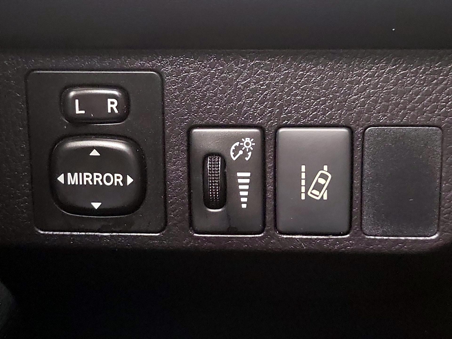 Thumbnail: 2016 Toyota RAV4 - 13