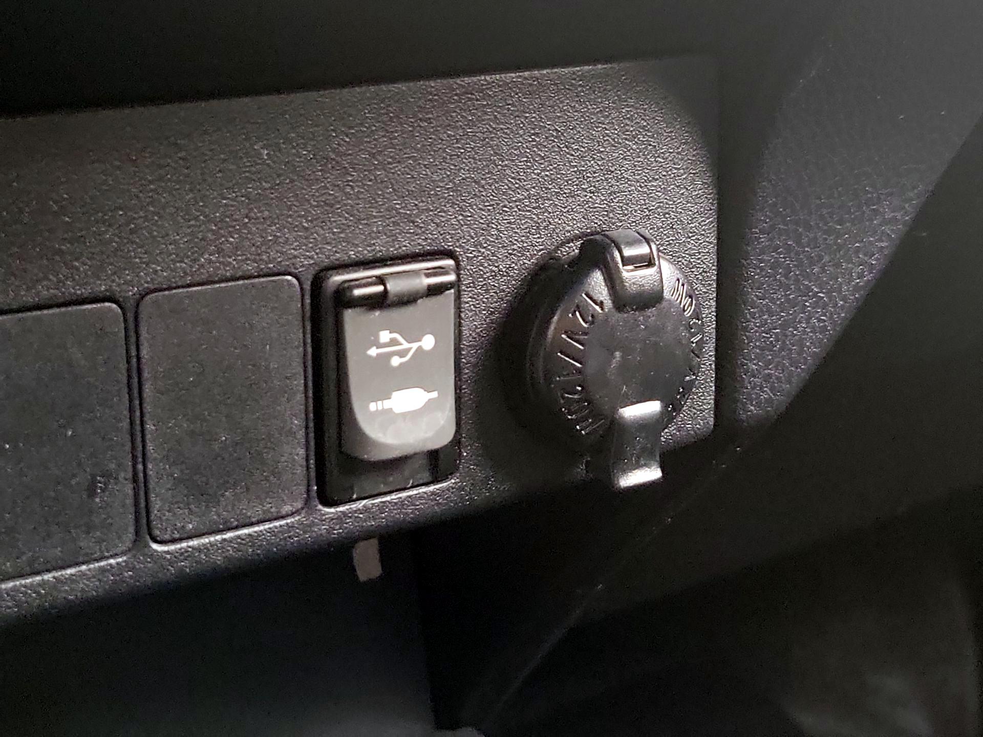 Thumbnail: 2016 Toyota RAV4 - 18