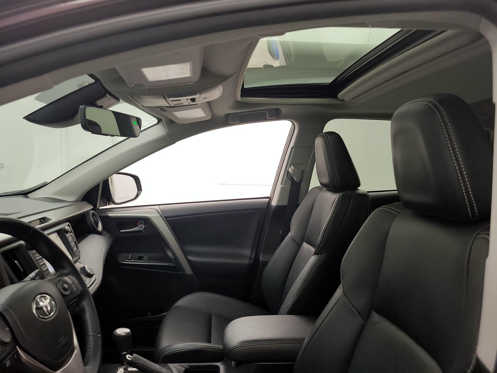 Thumbnail: 2016 Toyota RAV4 - 19