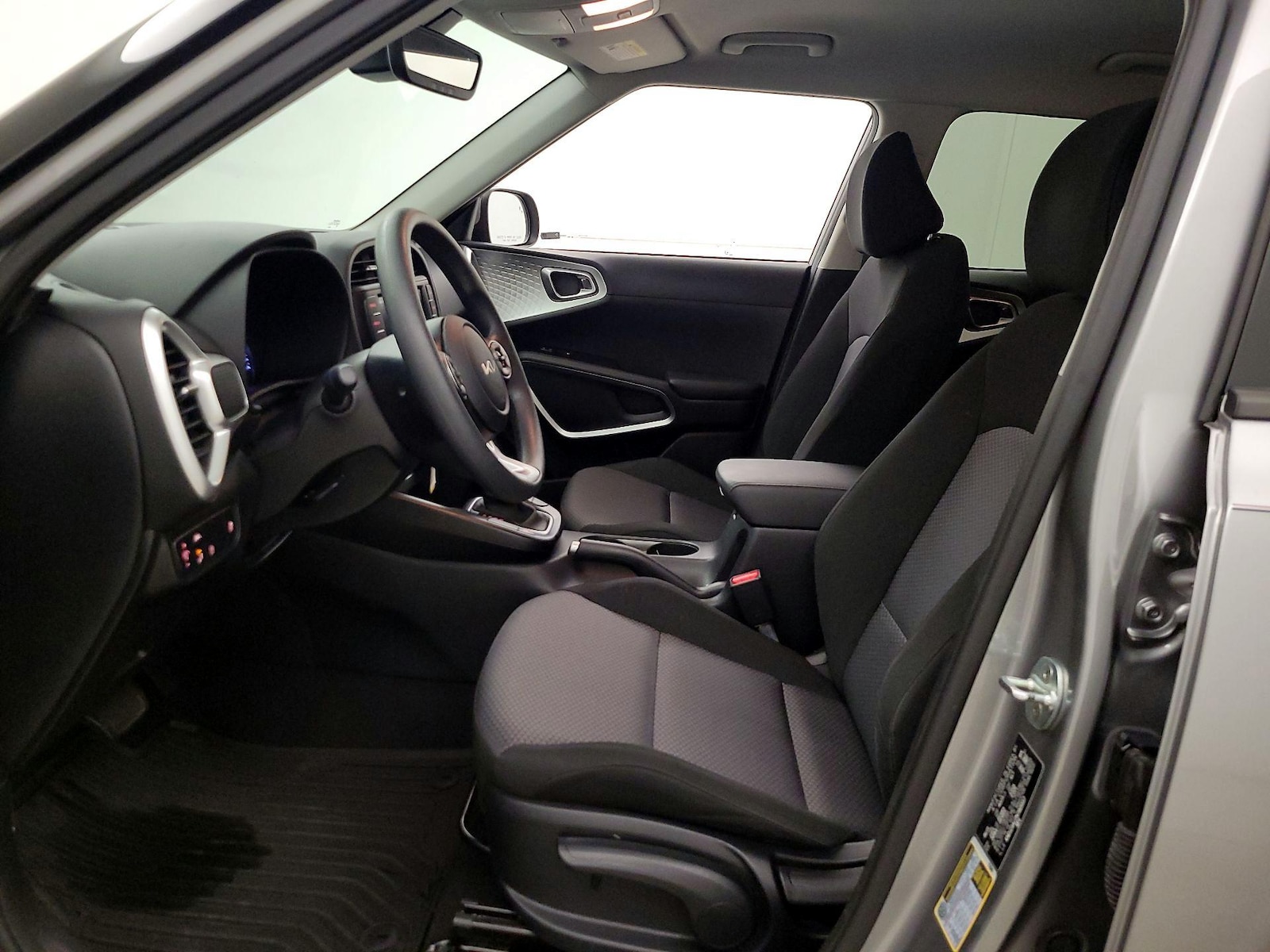 2022 Kia Soul LX - Photo 12