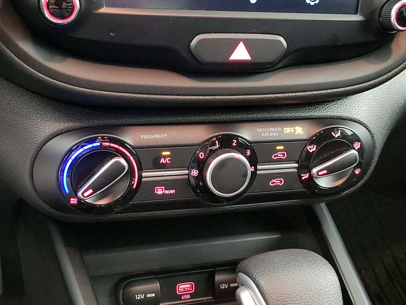2022 Kia Soul LX - Photo 17
