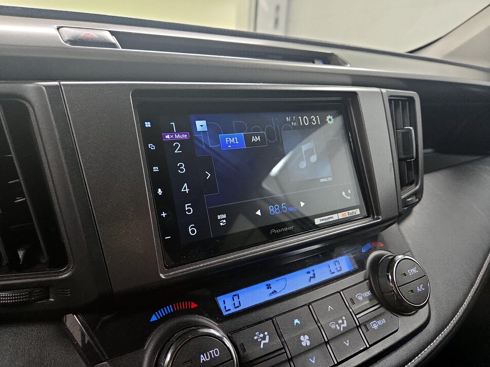 Thumbnail: 2016 Toyota RAV4 - 11