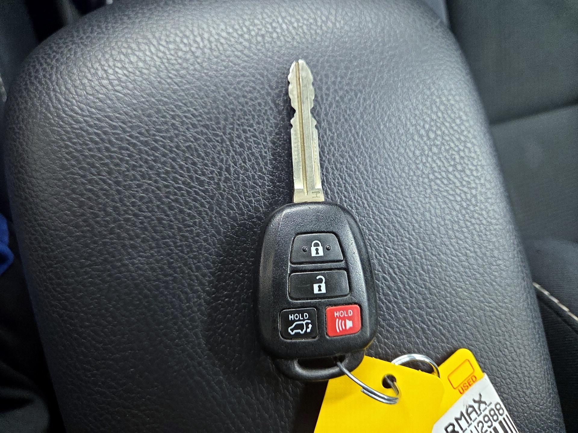 Thumbnail: 2016 Toyota RAV4 - 16