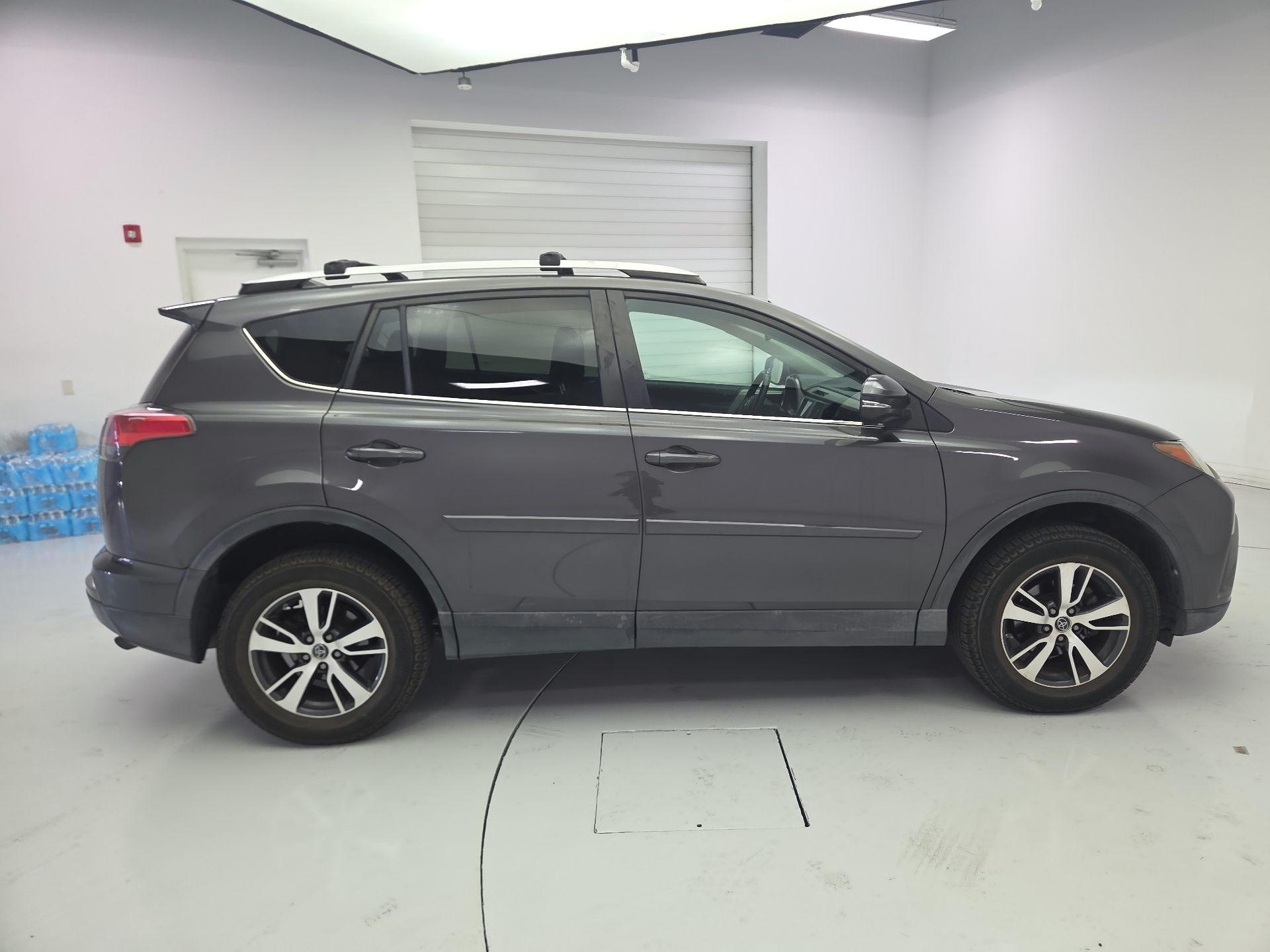 Thumbnail: 2016 Toyota RAV4 - 4