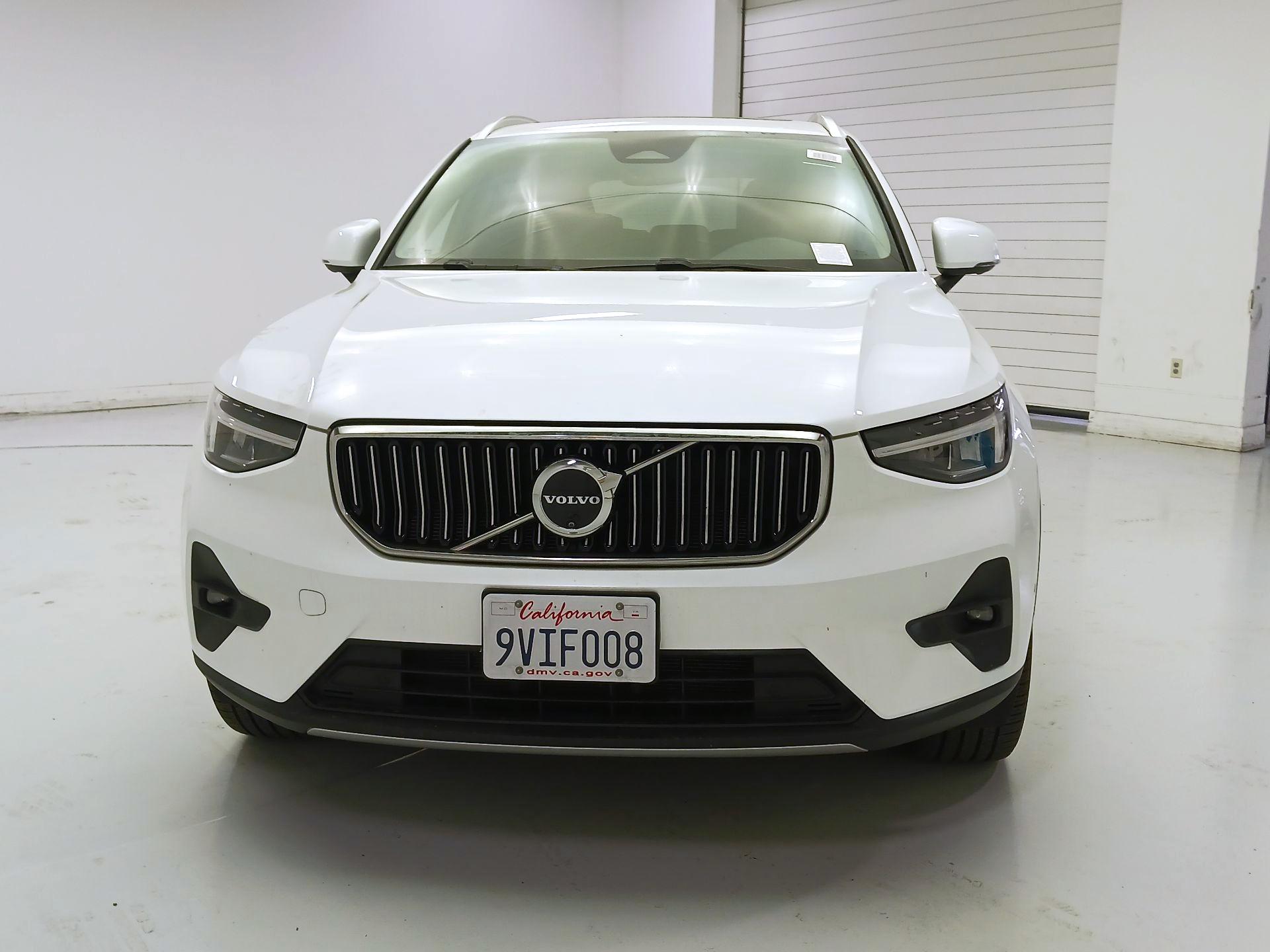 Thumbnail: 2025 Volvo XC40 - 2