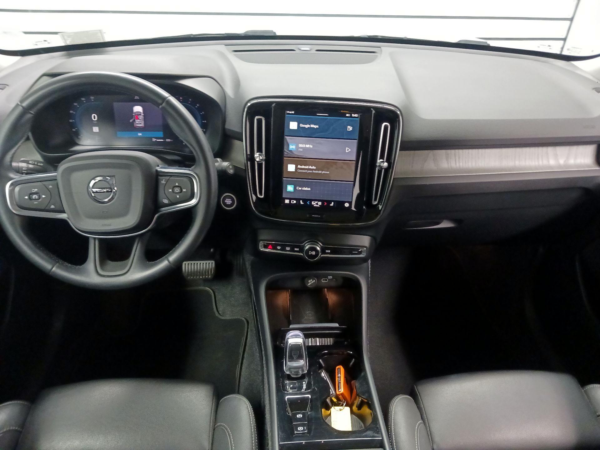 Thumbnail: 2025 Volvo XC40 - 8
