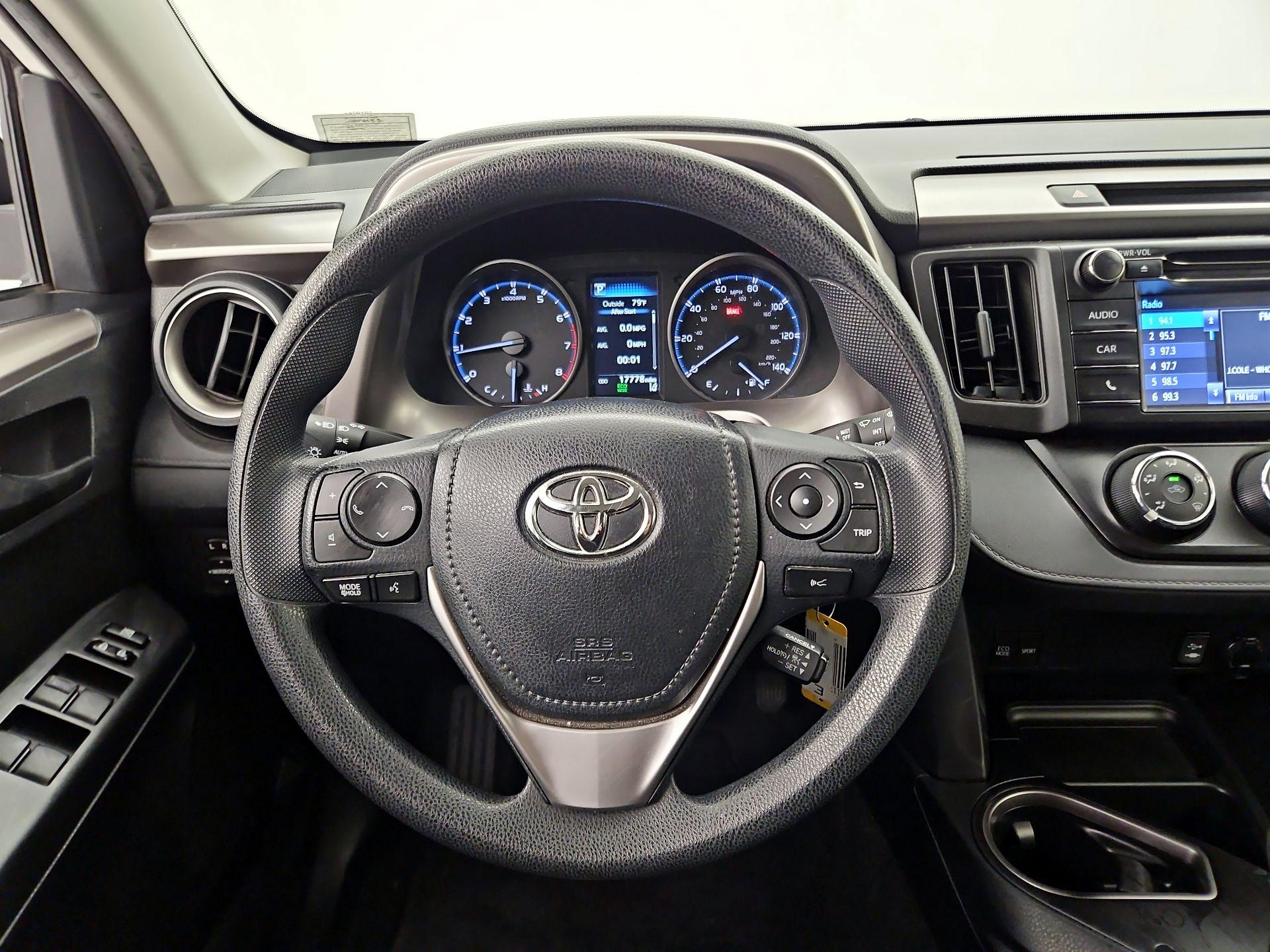 Thumbnail: 2018 Toyota RAV4 - 10