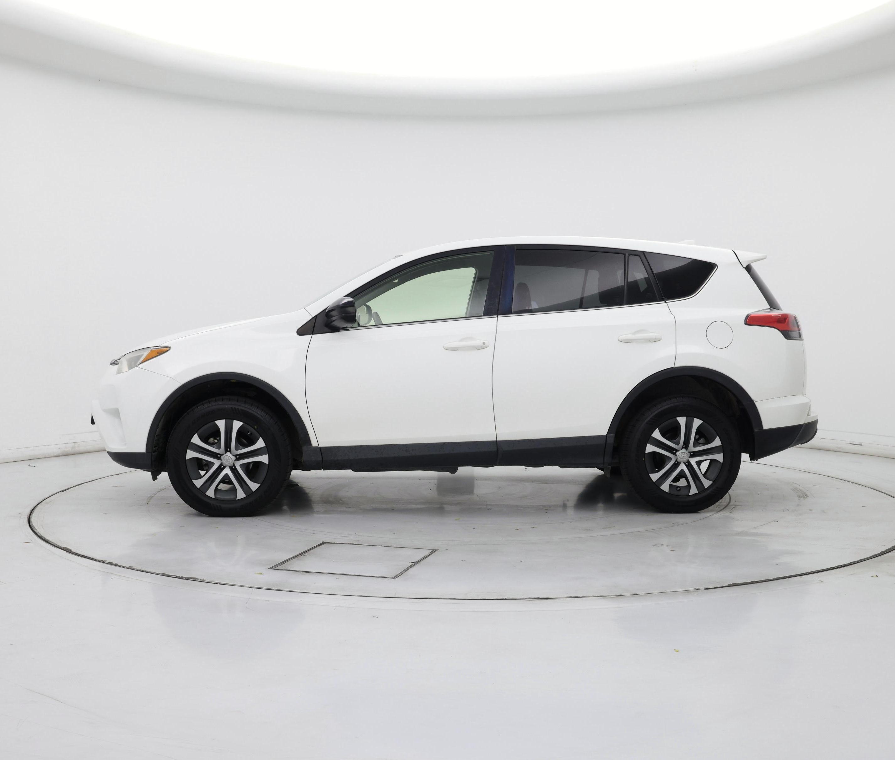 Thumbnail: 2018 Toyota RAV4 - 3