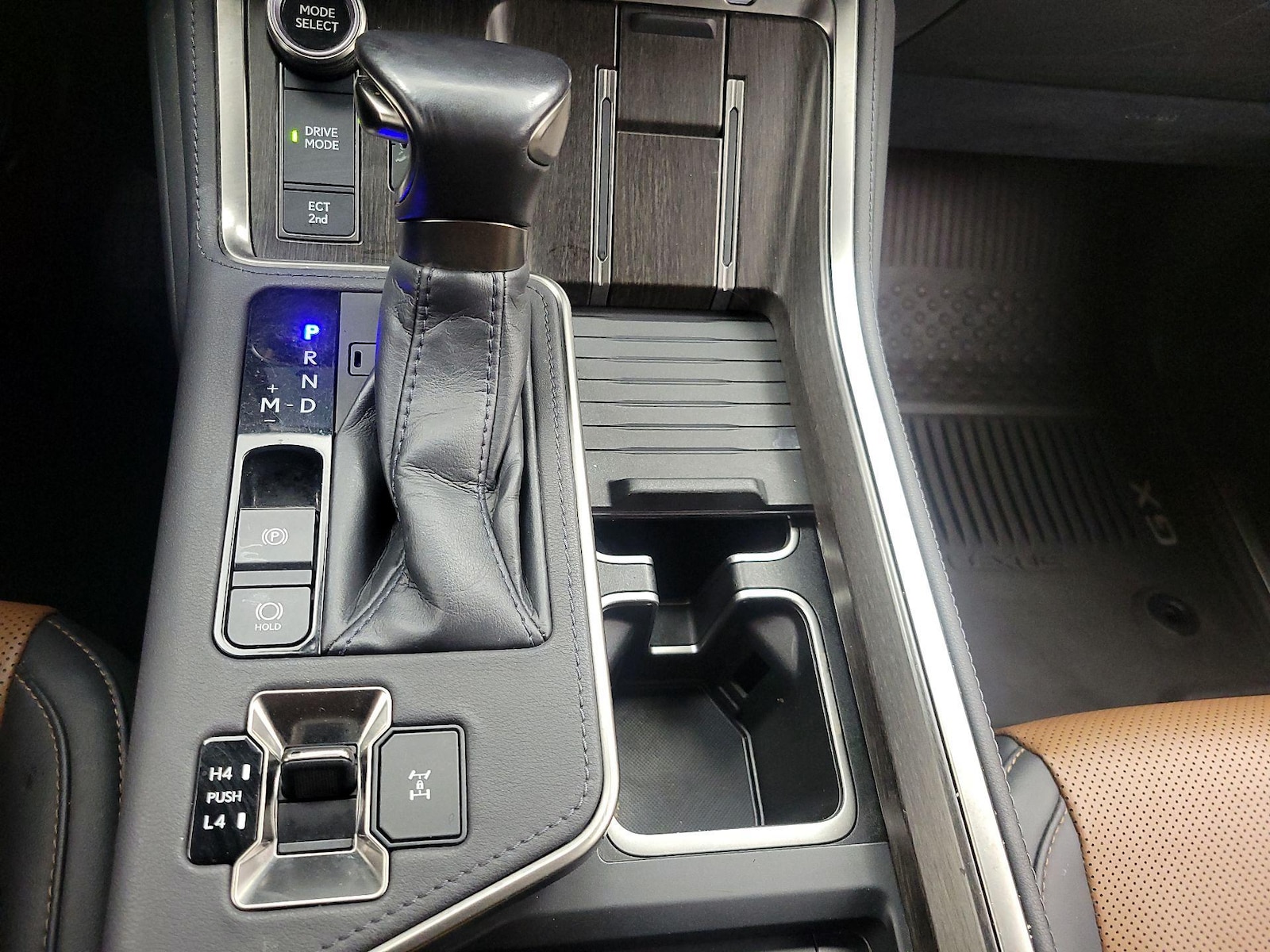 2024 Lexus GX Premium+ - Photo 18