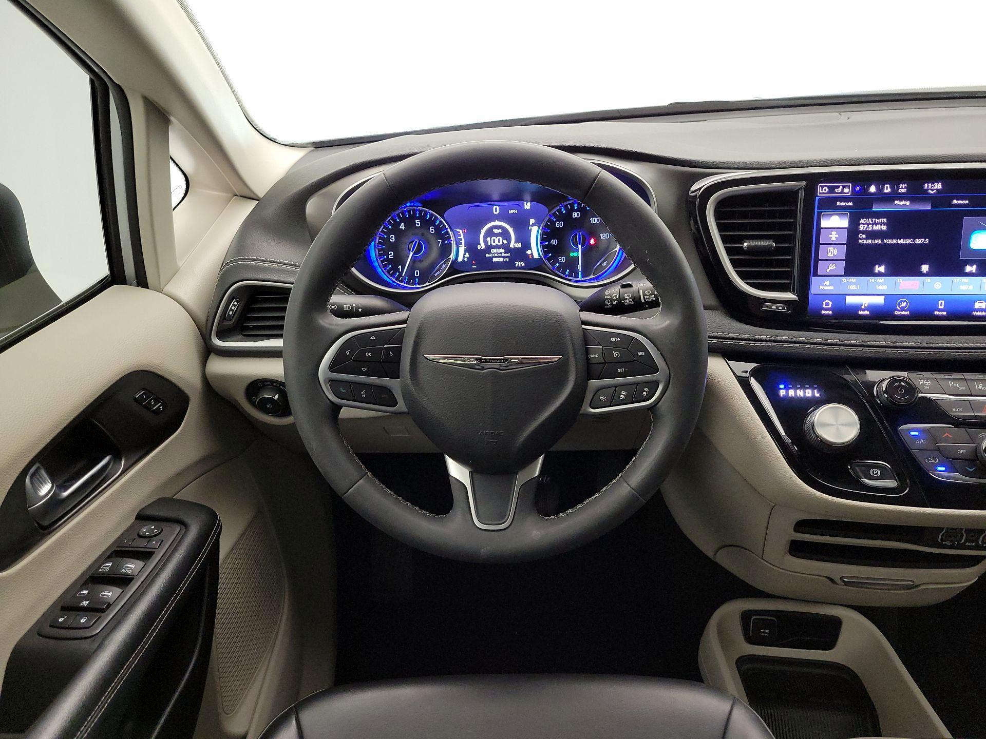 Thumbnail: 2023 Chrysler Pacifica - 10