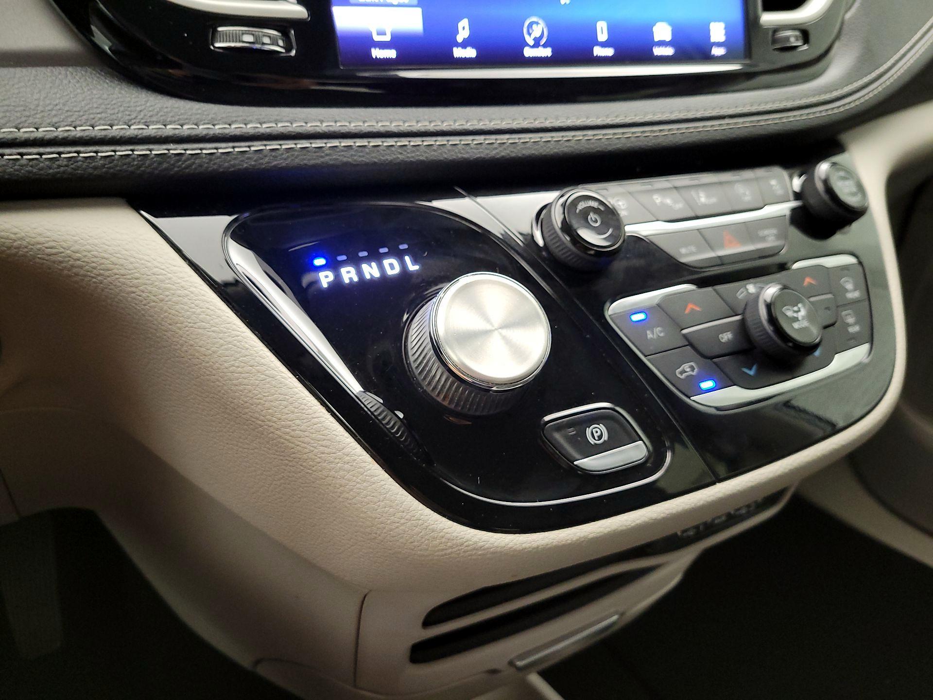 Thumbnail: 2023 Chrysler Pacifica - 17