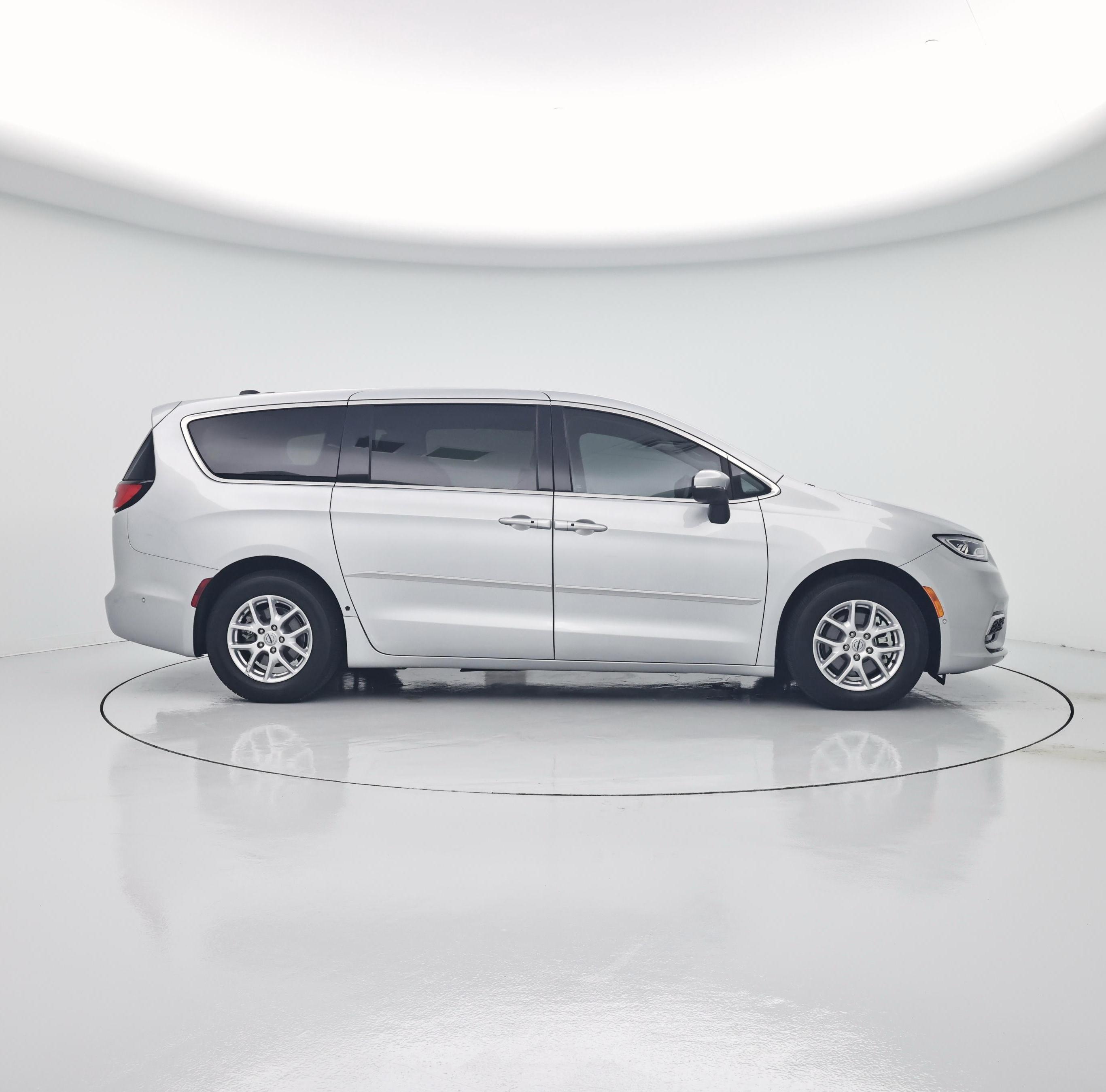 Thumbnail: 2023 Chrysler Pacifica - 7