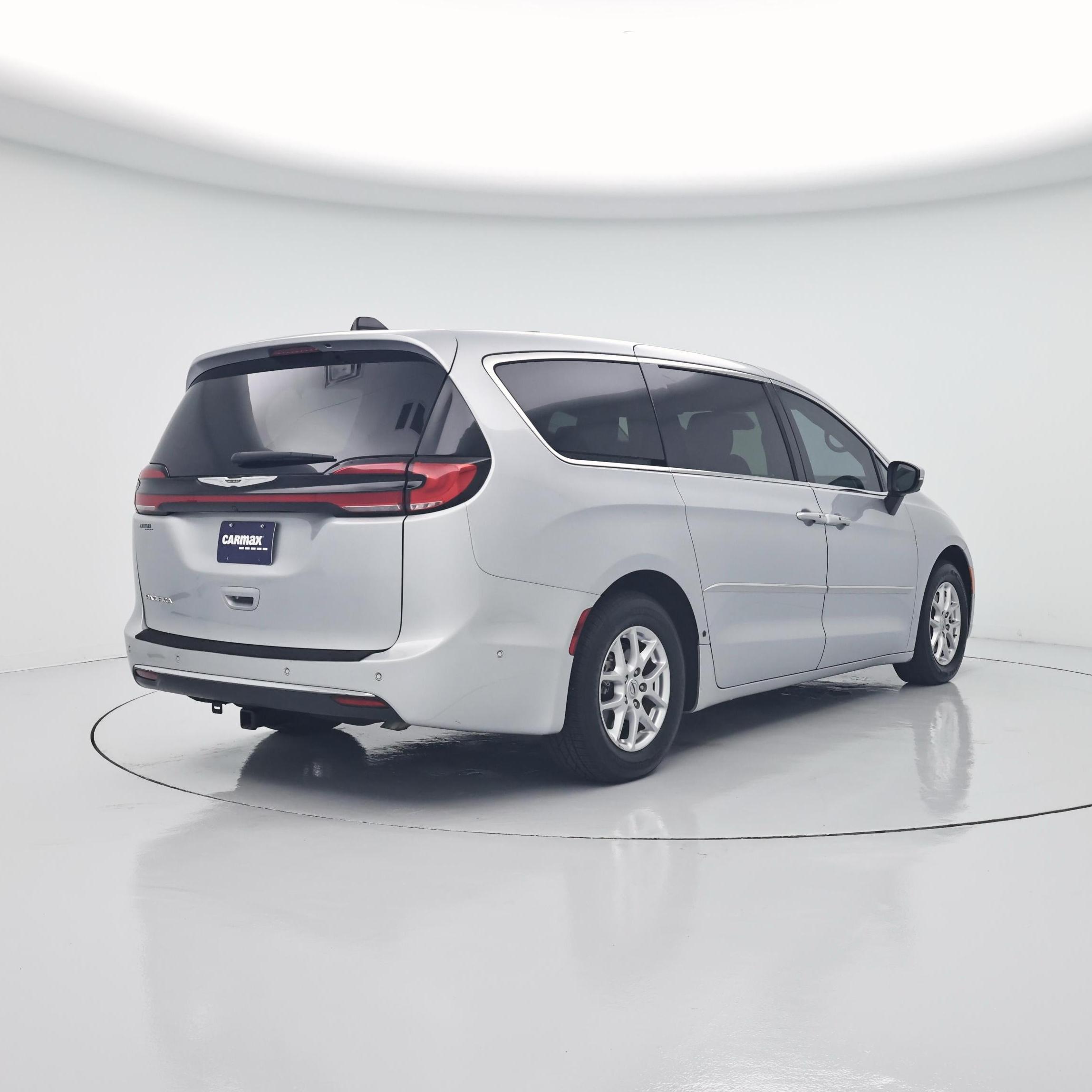 Thumbnail: 2023 Chrysler Pacifica - 8