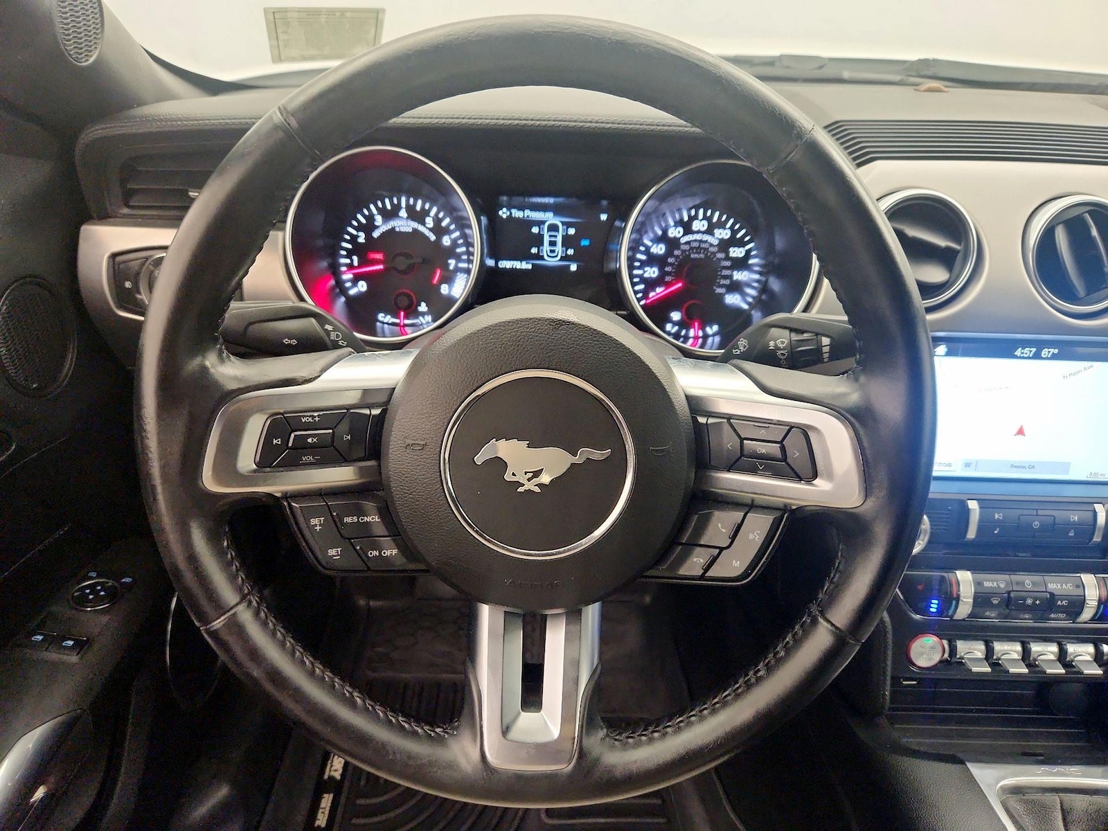 2018 Ford Mustang GT Premium - Photo 11