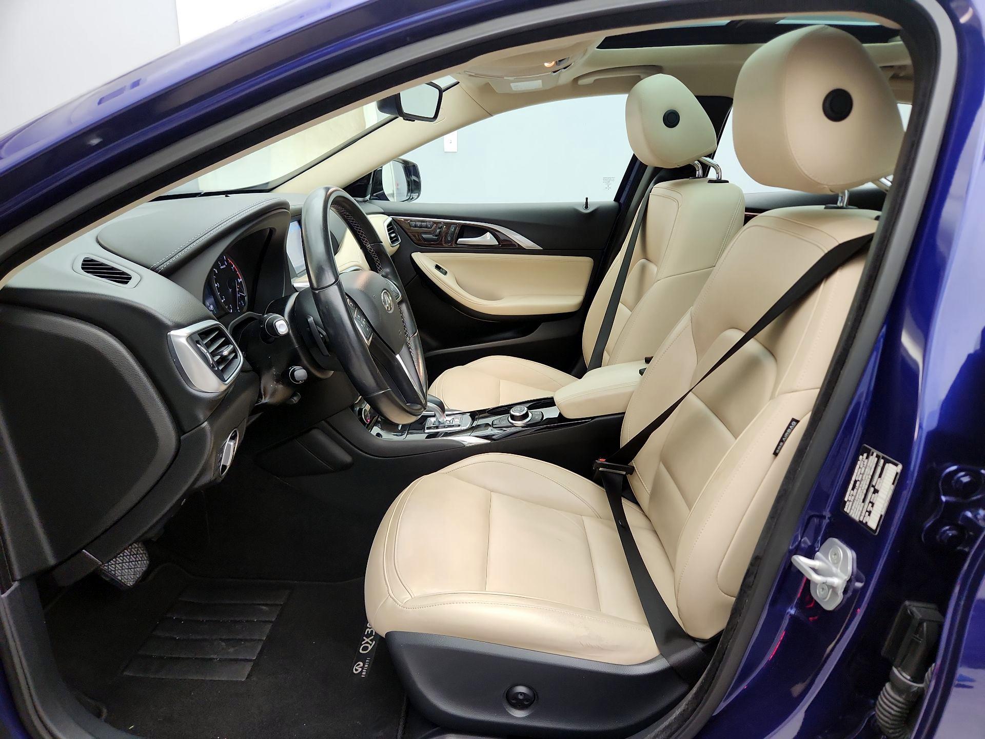 Thumbnail: 2017 INFINITI QX30 - 11
